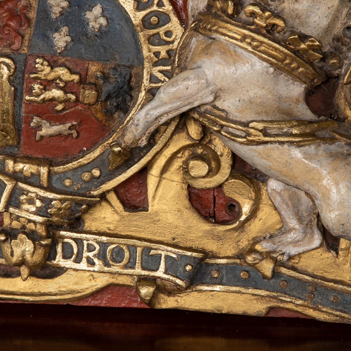 18th Century British Royal Coat of Arms, Carved & Painted Wood, c.1780 In Good Condition In Royal Tunbridge Wells, Kent