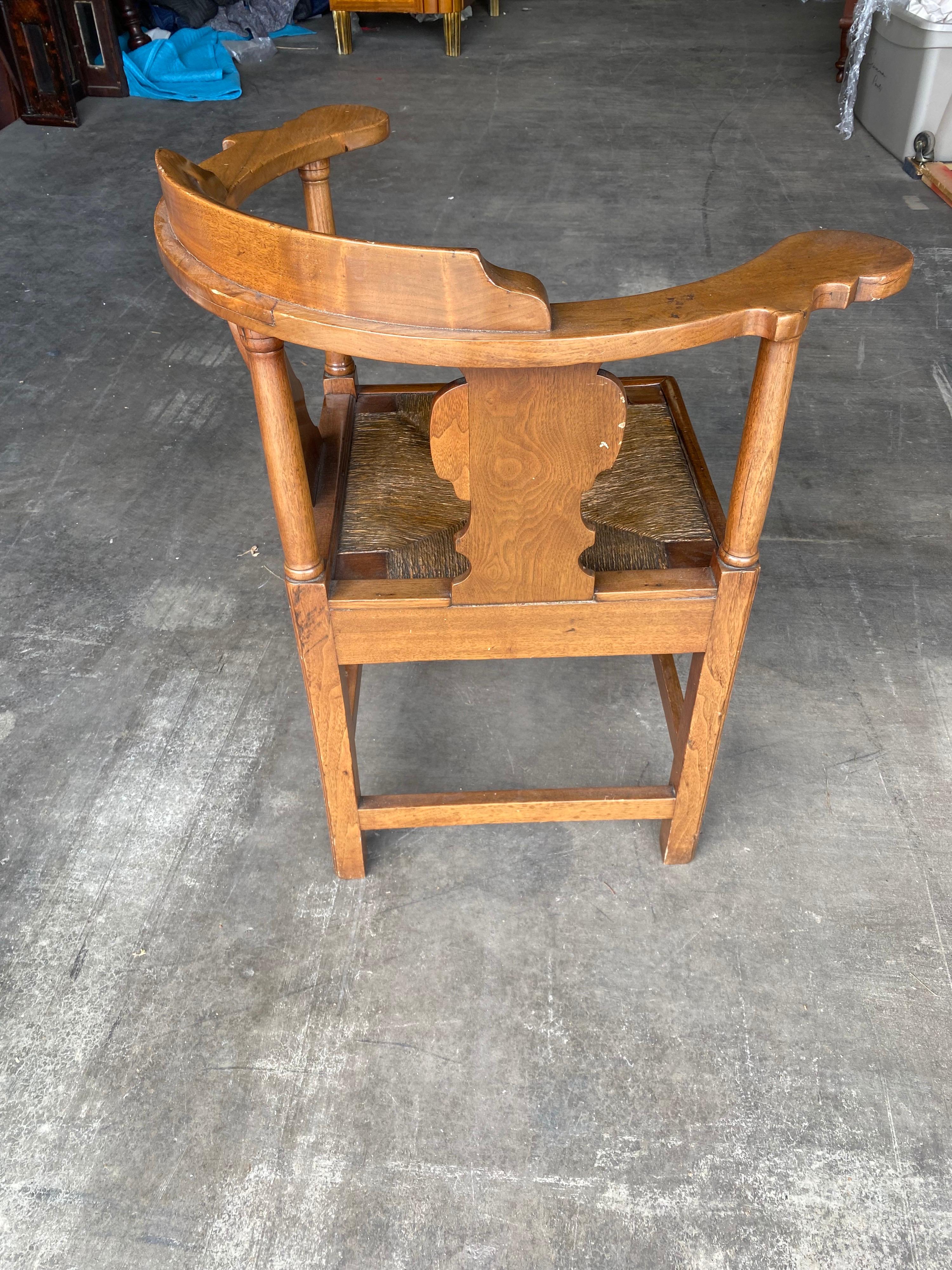 18th Century British Walnut Corner Chair with Rush Seat In Good Condition In Charleston, SC