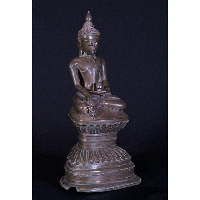 18th Century Bronze Ava Buddha Statue from Burma For Sale 1