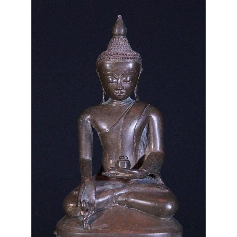 18th Century Bronze Ava Buddha Statue from Burma For Sale 3