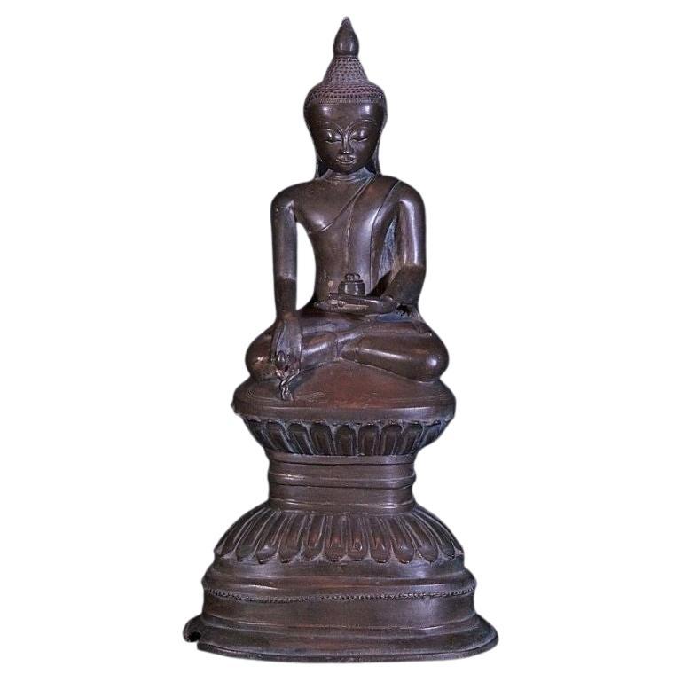 Statue de Bouddha Ava en bronze du 18e siècle de Birmanie