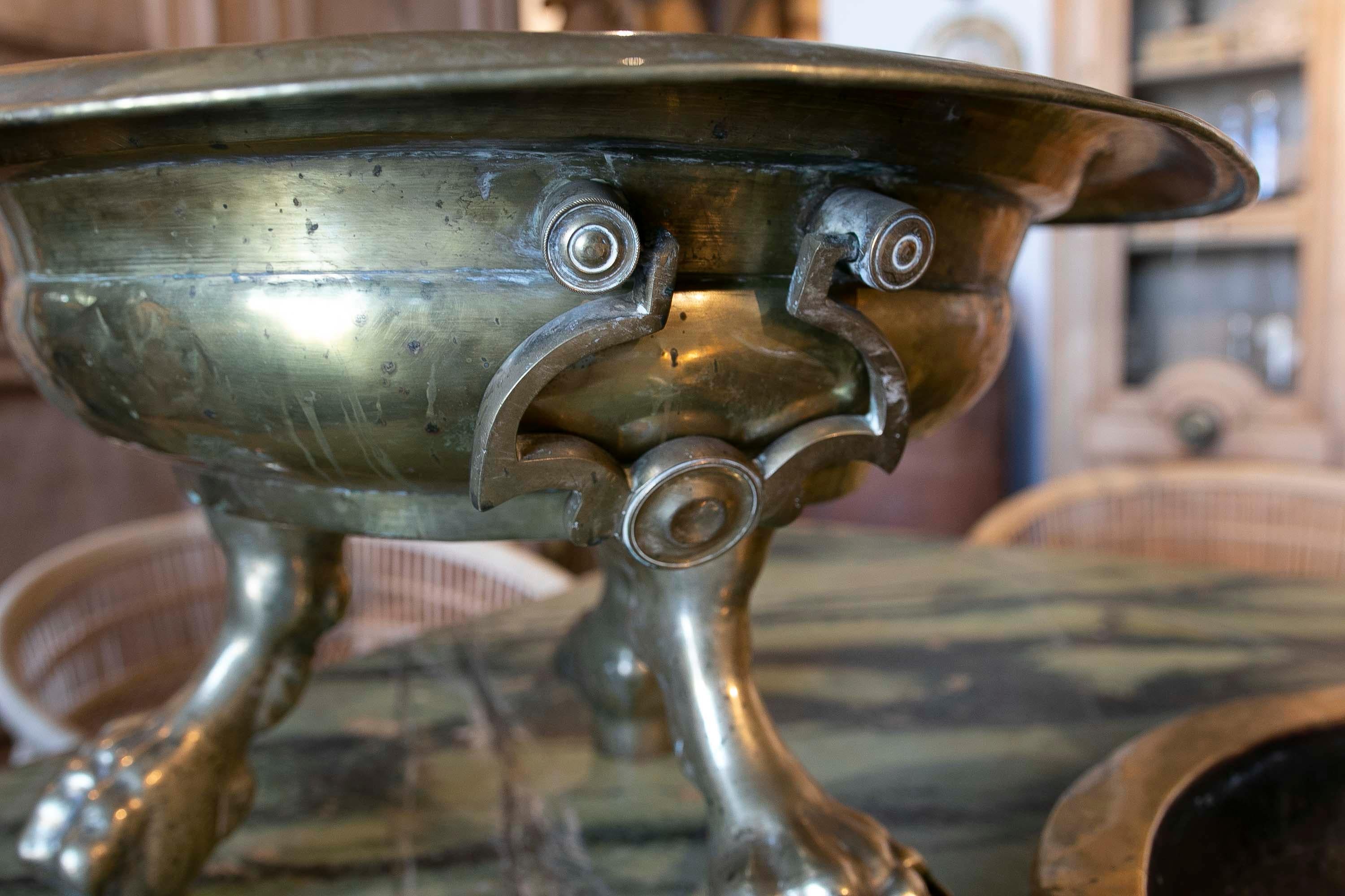 18th Century Bronze Brazier with Handles and Lion's Claw Legs  8