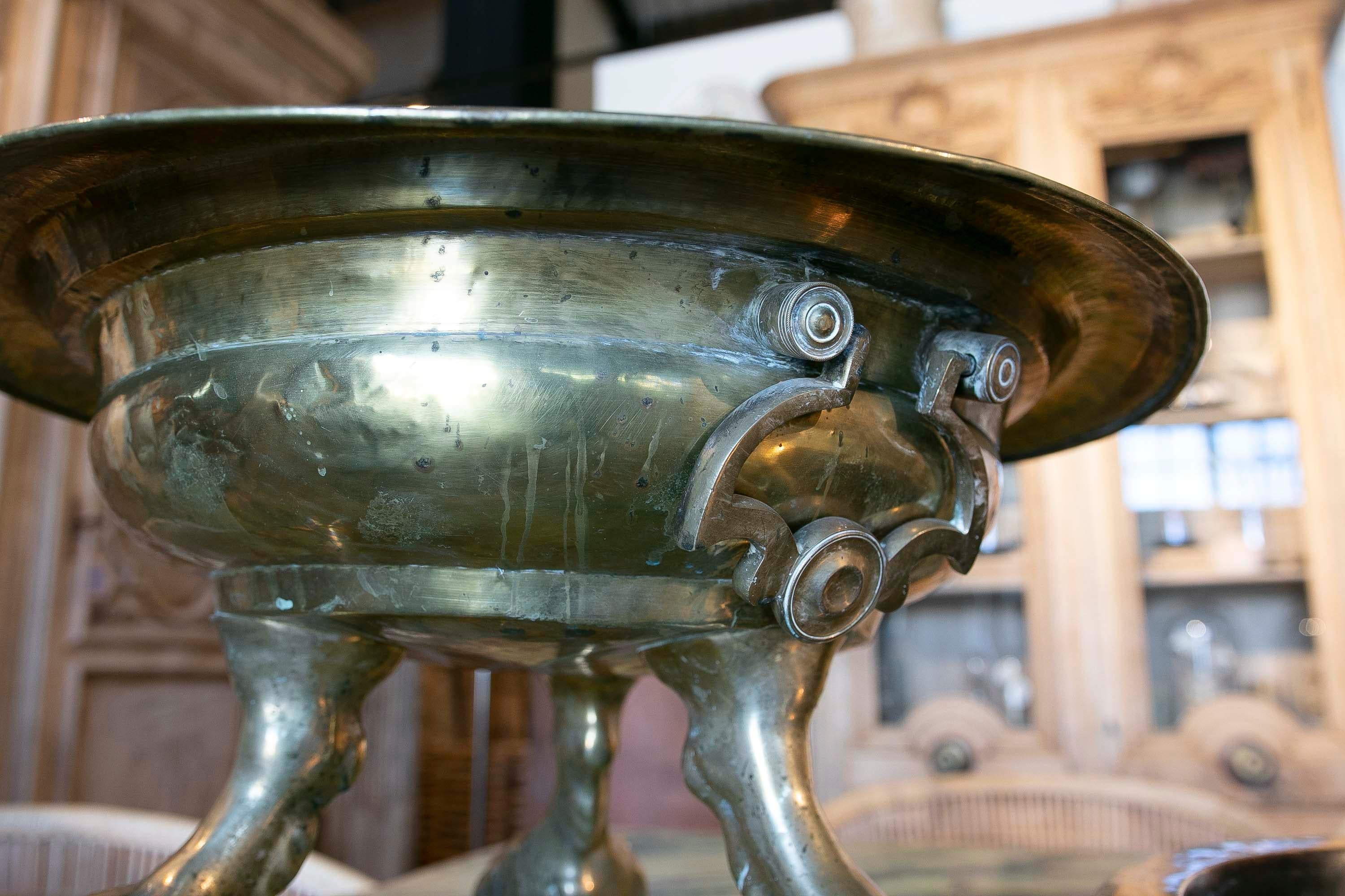 18th Century Bronze Brazier with Handles and Lion's Claw Legs  12