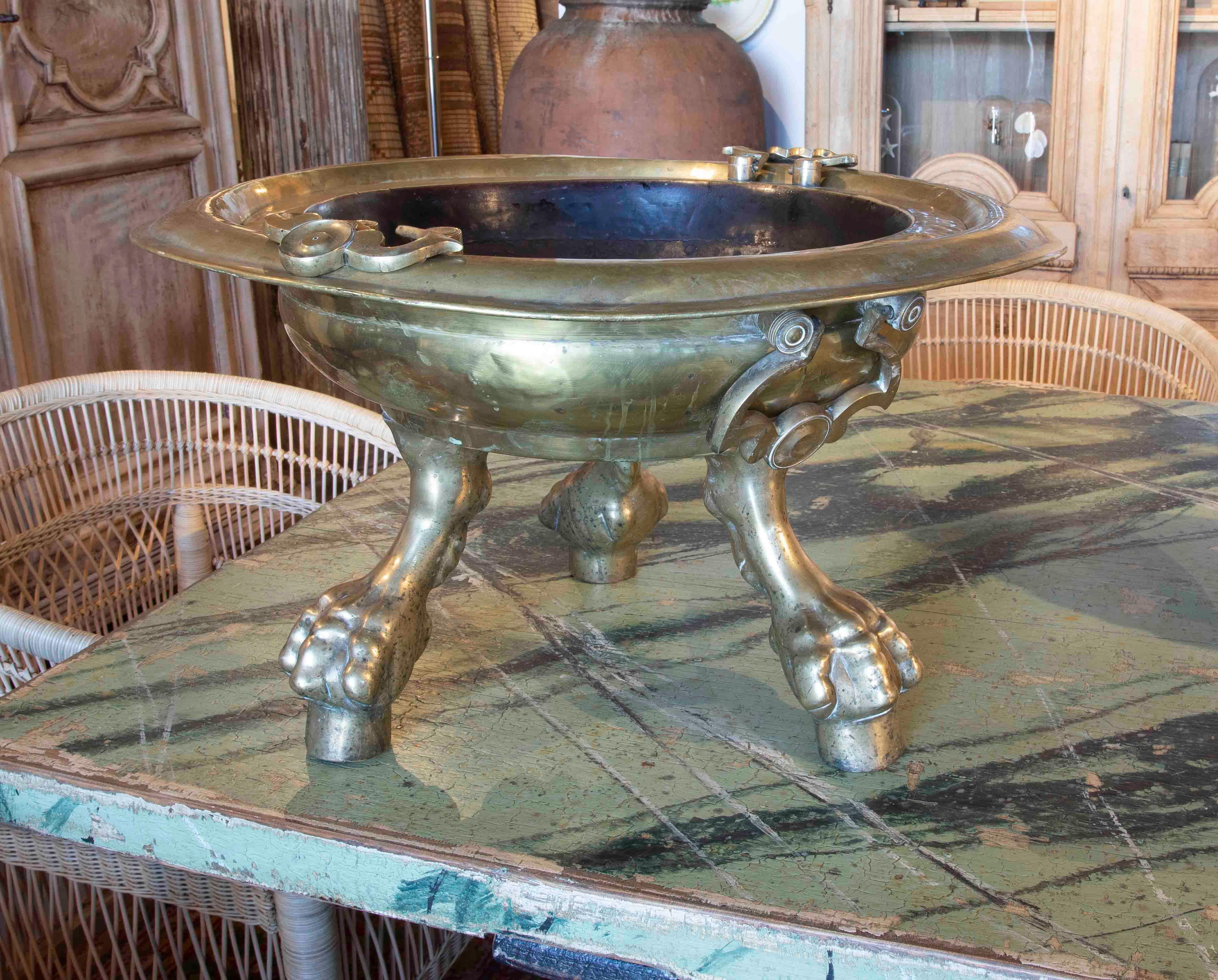 Spanish 18th Century Bronze Brazier with Handles and Lion's Claw Legs 