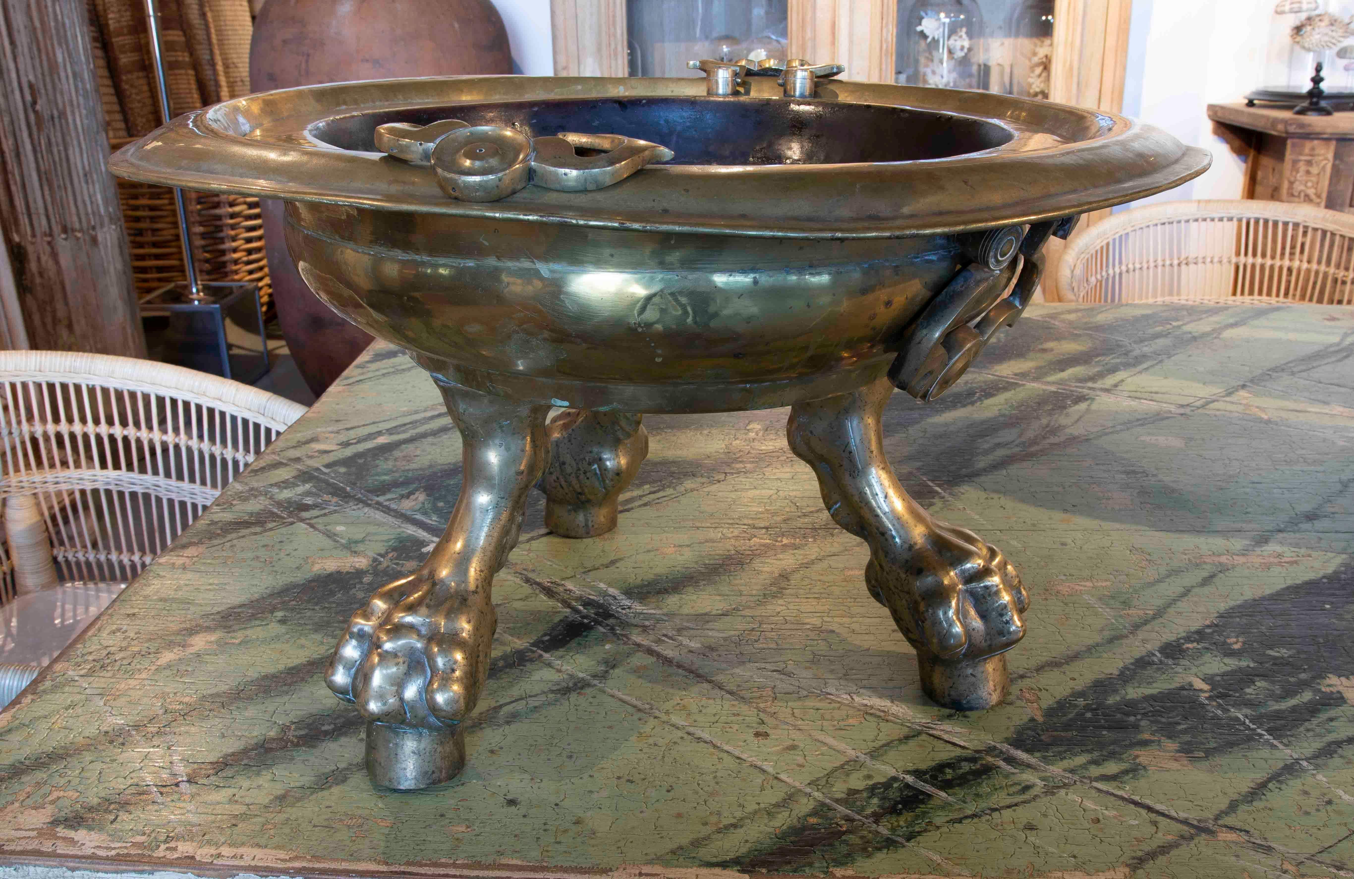 18th Century and Earlier 18th Century Bronze Brazier with Handles and Lion's Claw Legs 