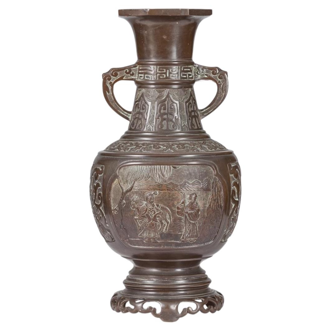 18th Century Bronze Chinese Vase of Amphora Form For Sale
