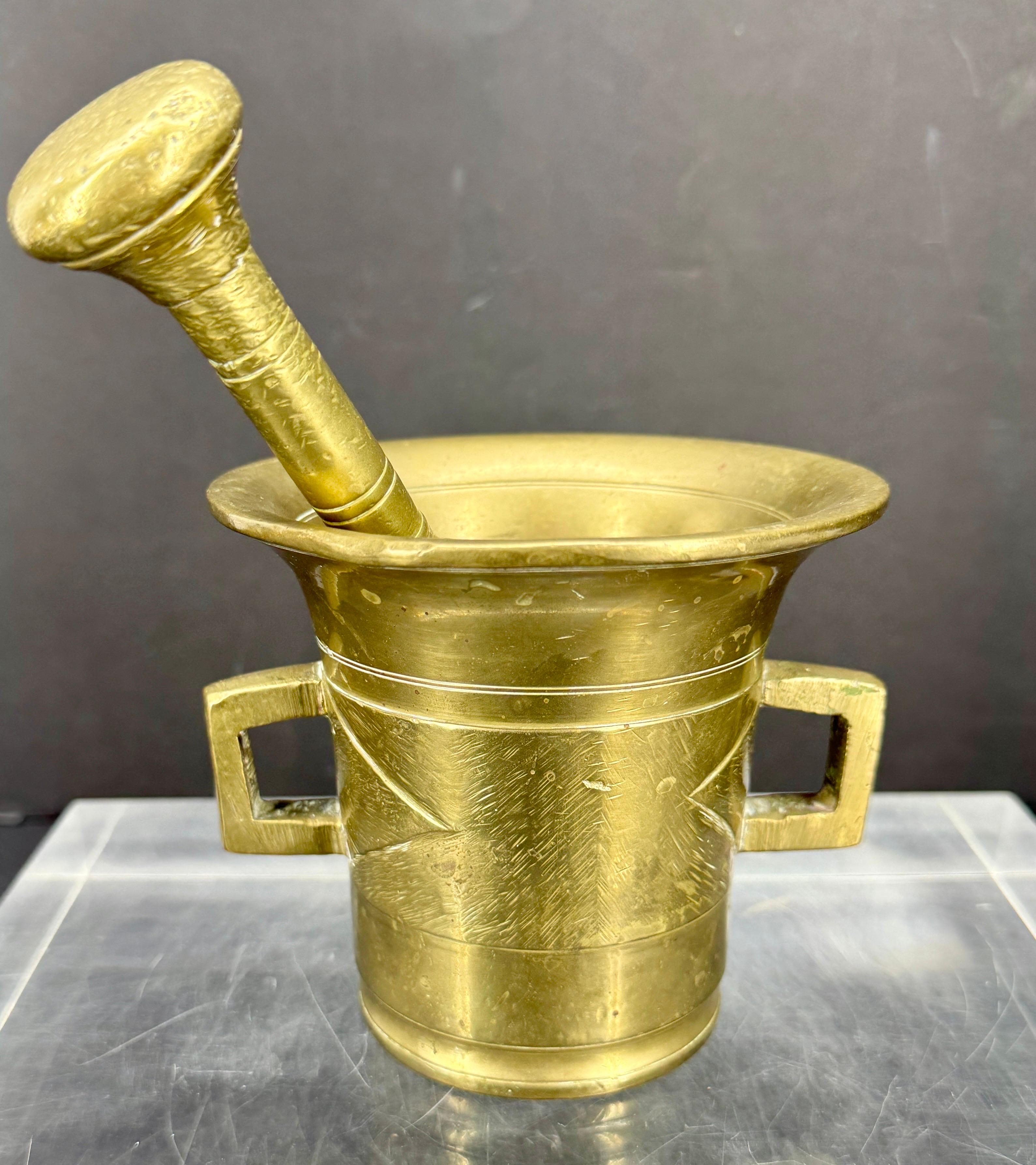18th Century Bronze Mortar with Pestle Apothecary Set For Sale 3