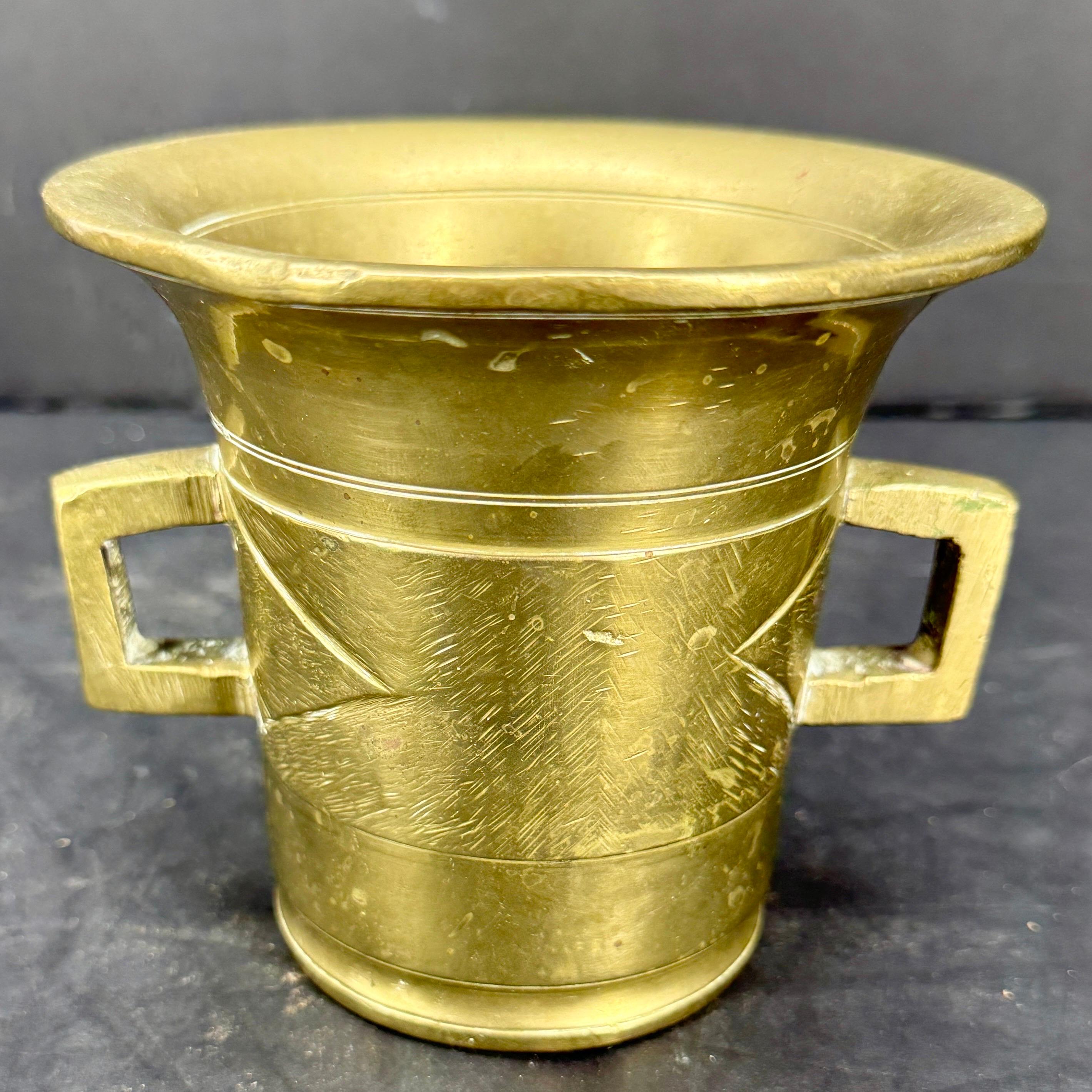 18th Century Bronze Mortar with Pestle Apothecary Set For Sale 4