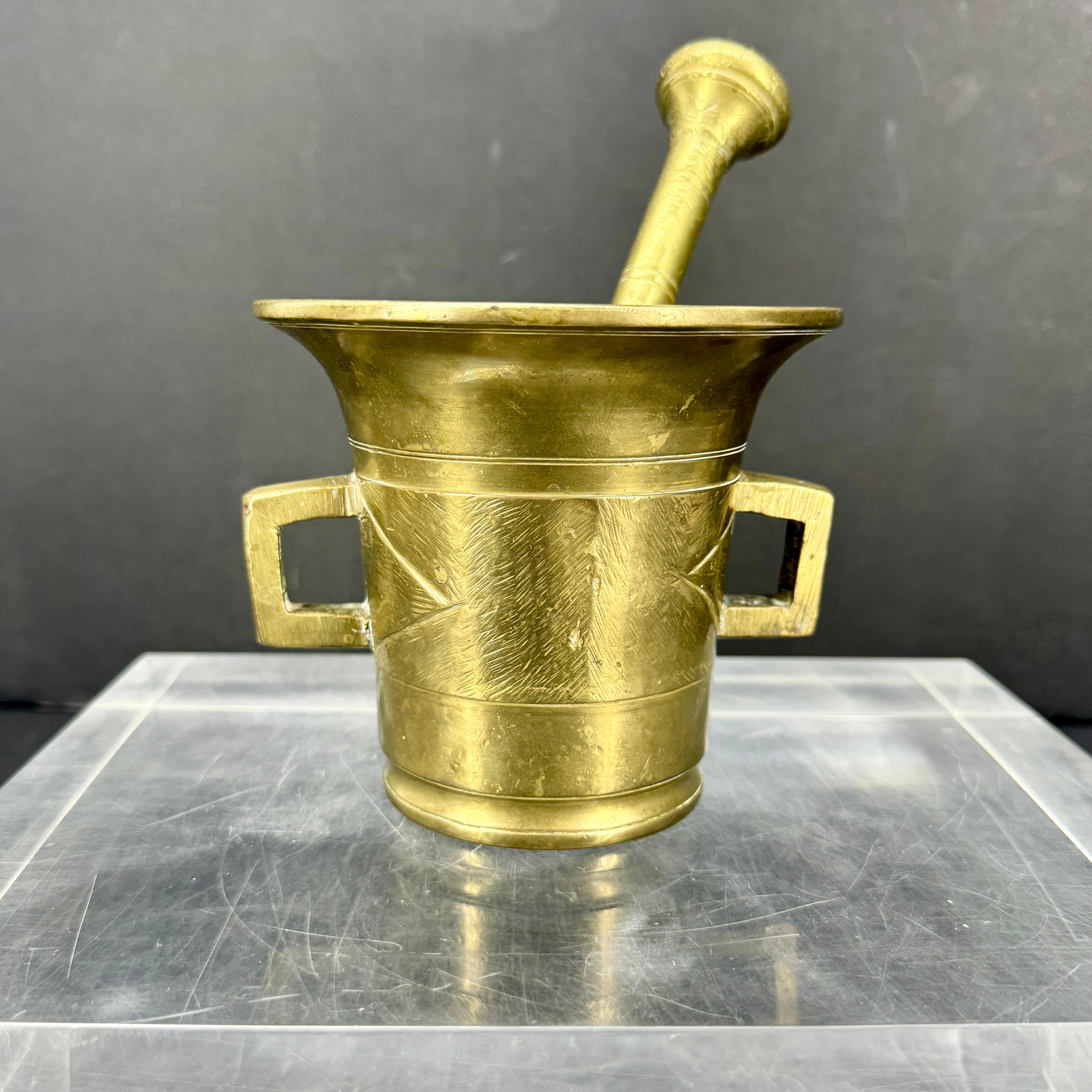 Hand-Crafted 18th Century Bronze Mortar with Pestle Apothecary Set For Sale