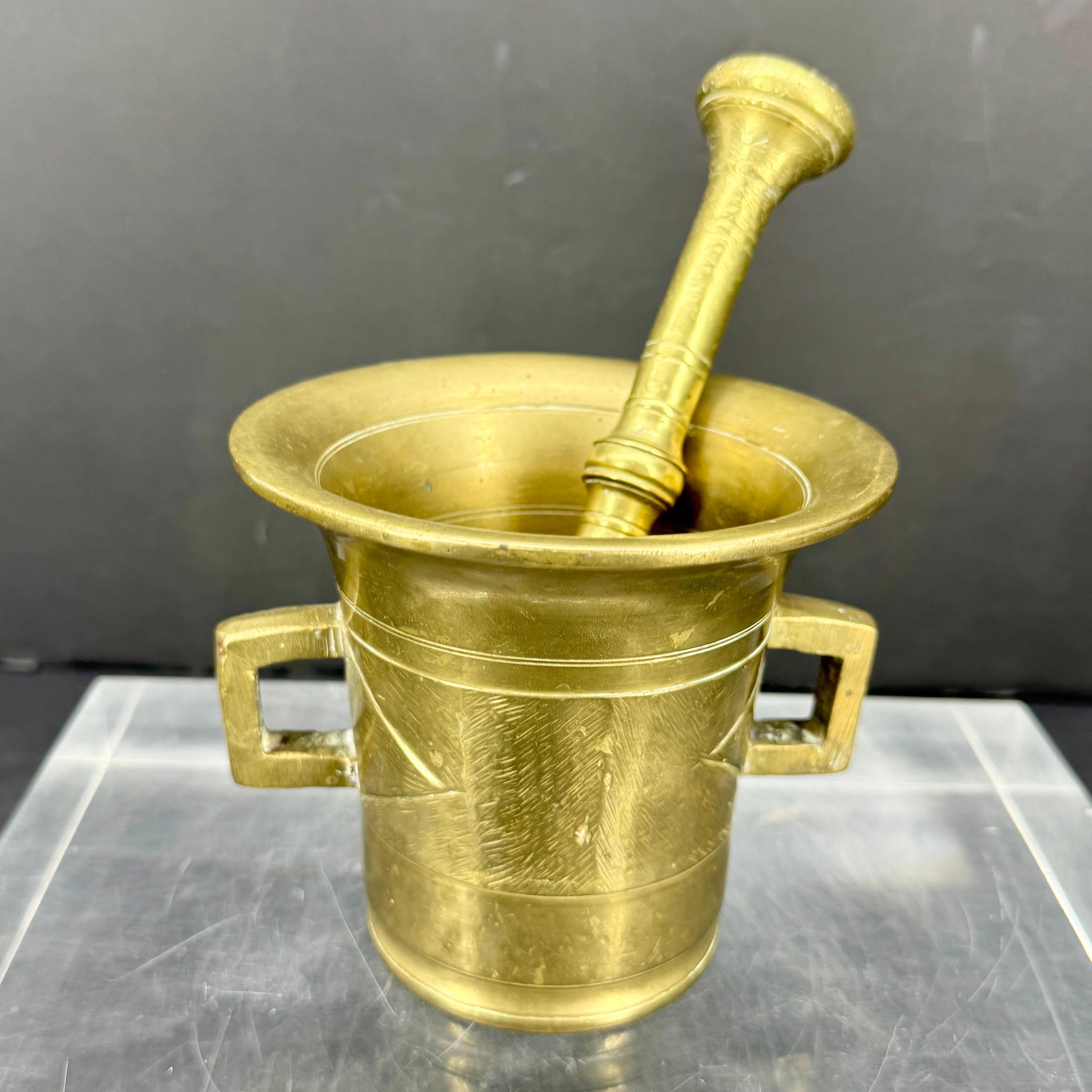 18th Century Bronze Mortar with Pestle Apothecary Set In Good Condition For Sale In Haddonfield, NJ