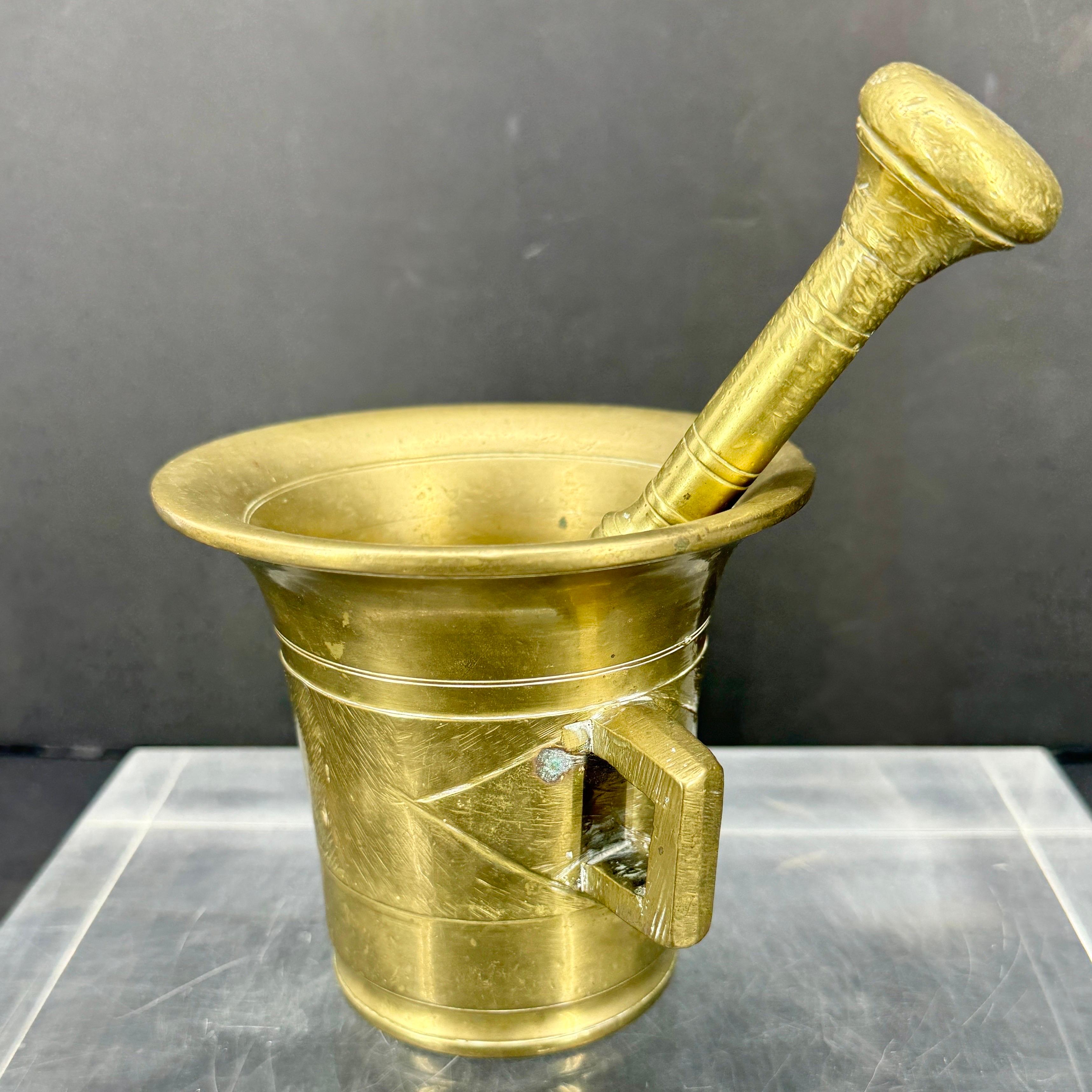 18th Century Bronze Mortar with Pestle Apothecary Set For Sale 2