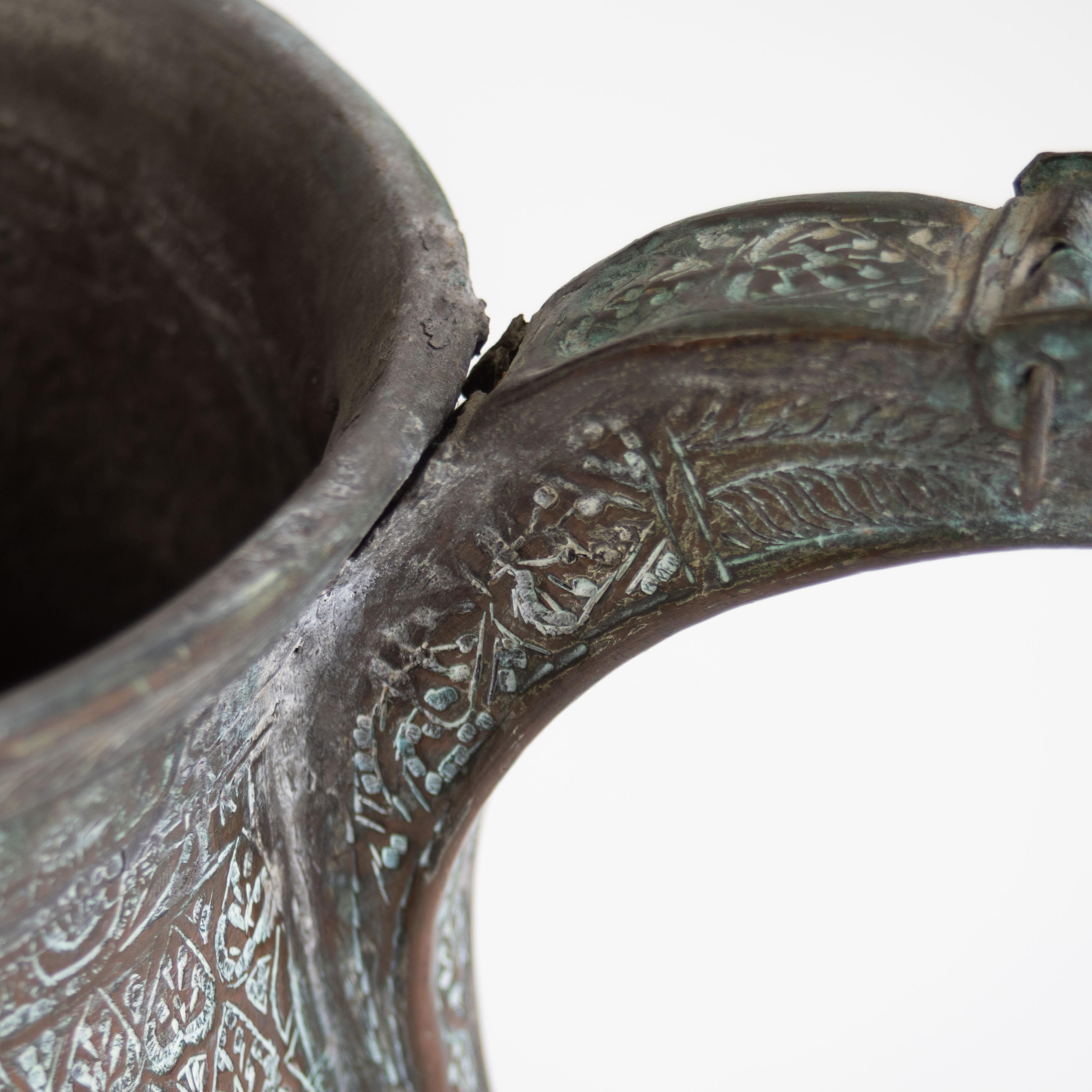 Samovar de bronce mogol de Cachemira del siglo XVIII en venta 6