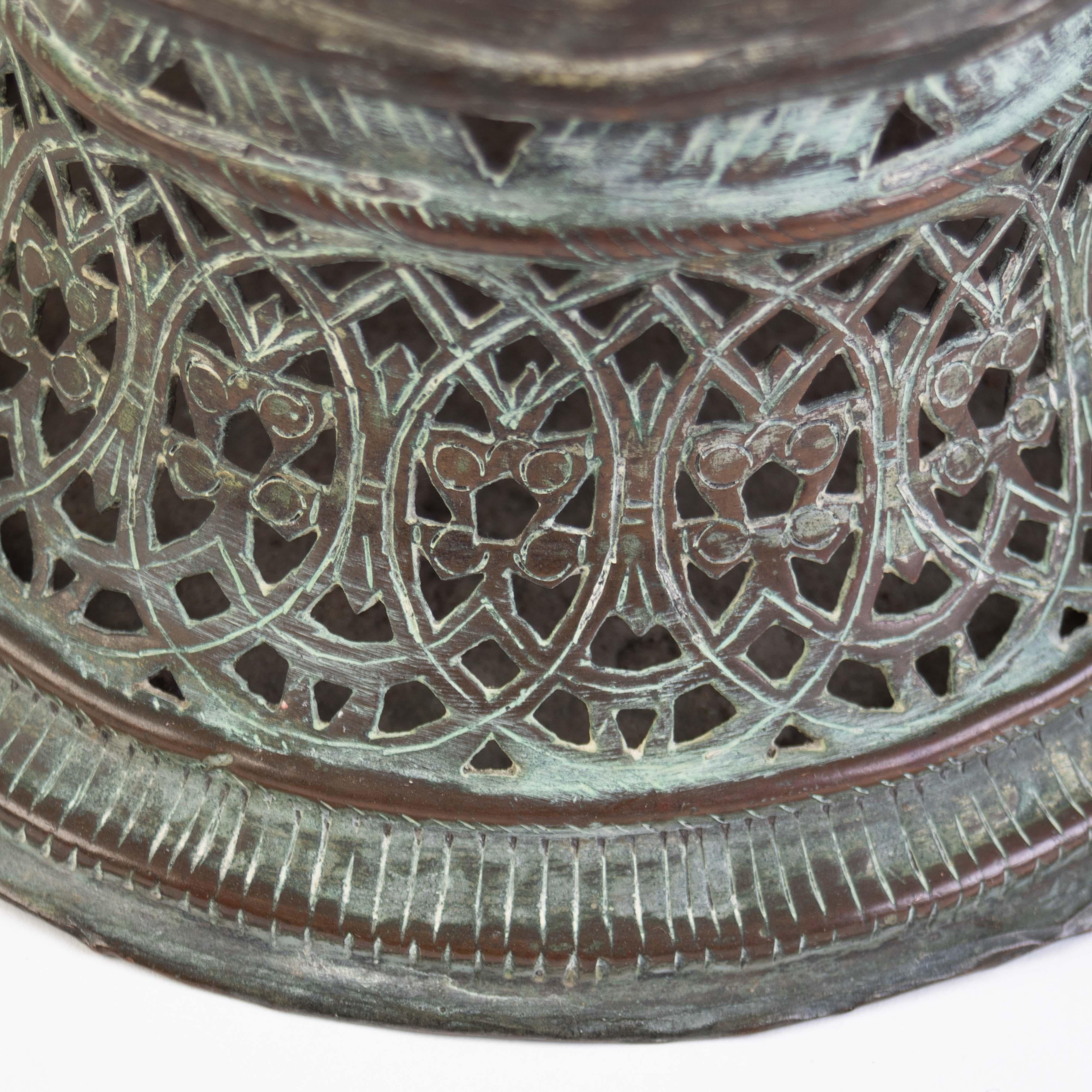 Samovar de bronce mogol de Cachemira del siglo XVIII en venta 7