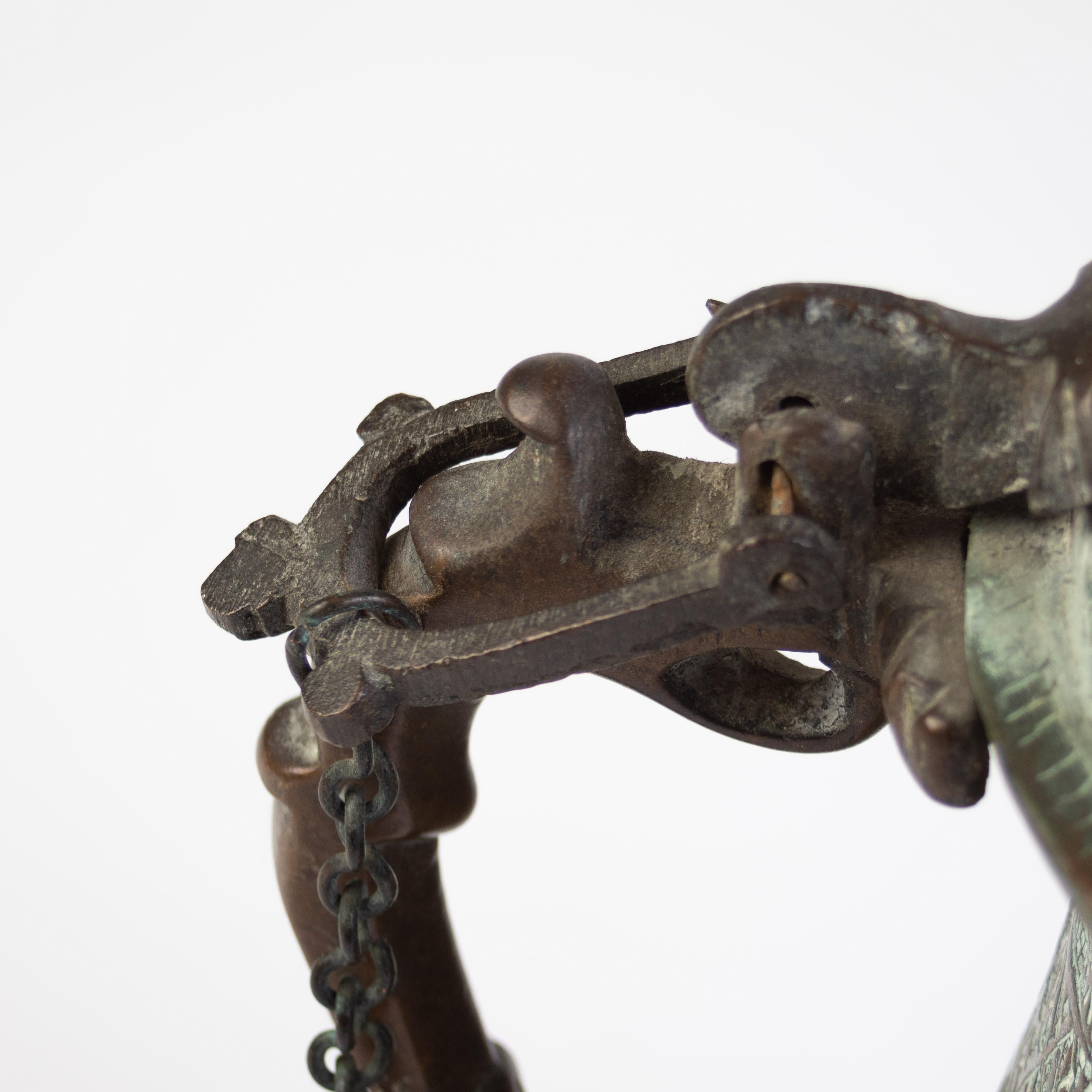 Samovar de bronce mogol de Cachemira del siglo XVIII en venta 9