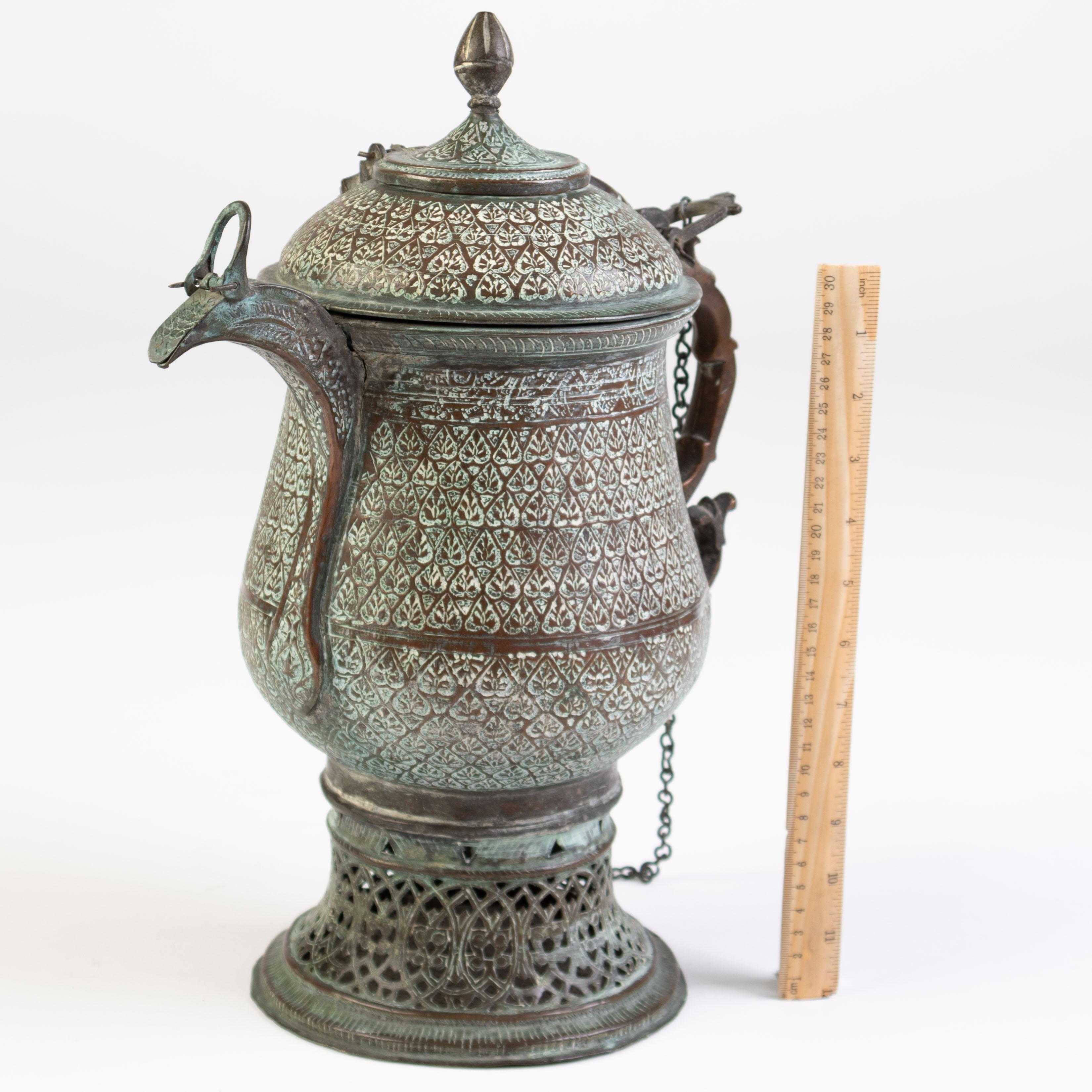 Samovar de bronce mogol de Cachemira del siglo XVIII en venta 11