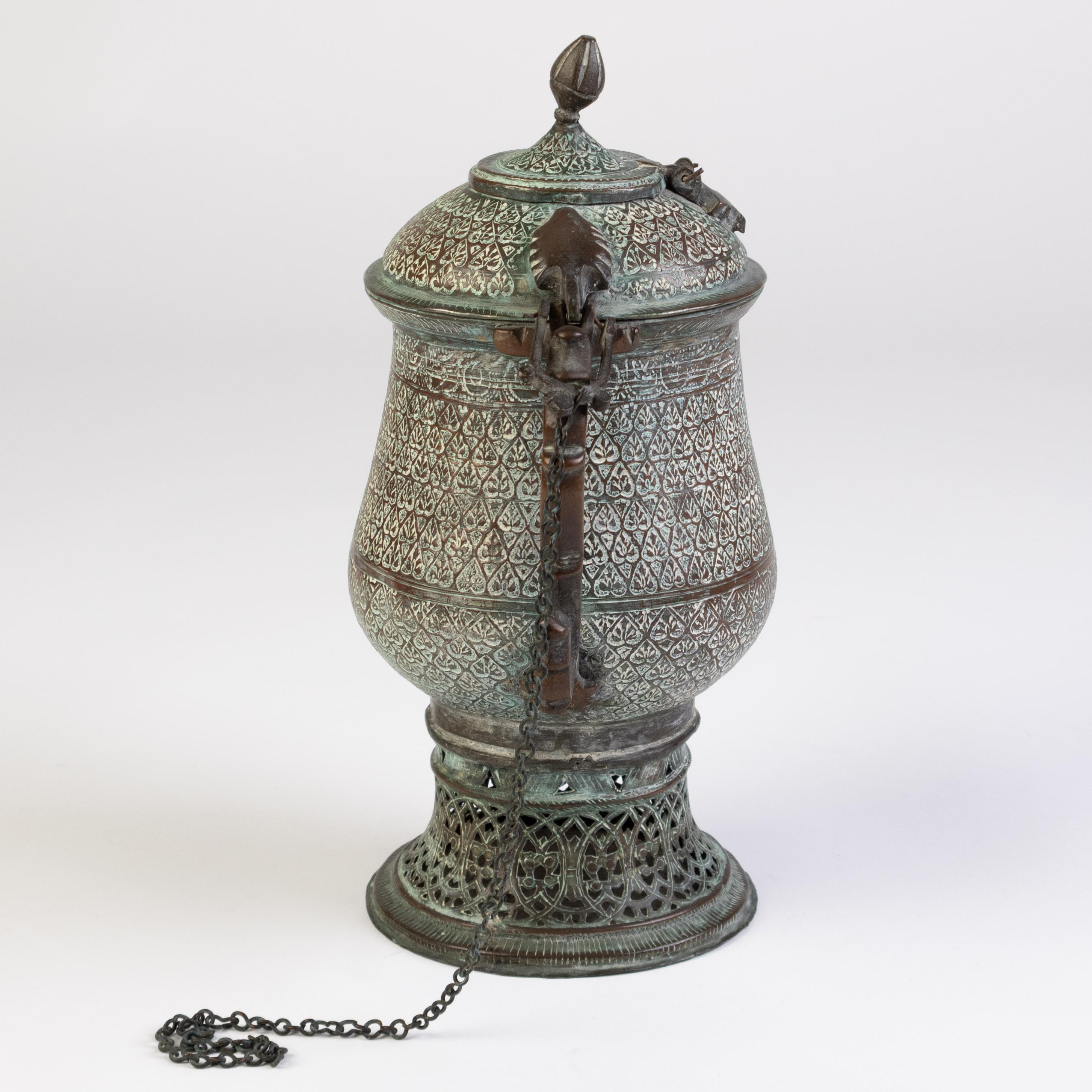 Samovar de bronce mogol de Cachemira del siglo XVIII siglo XVIII y antes en venta