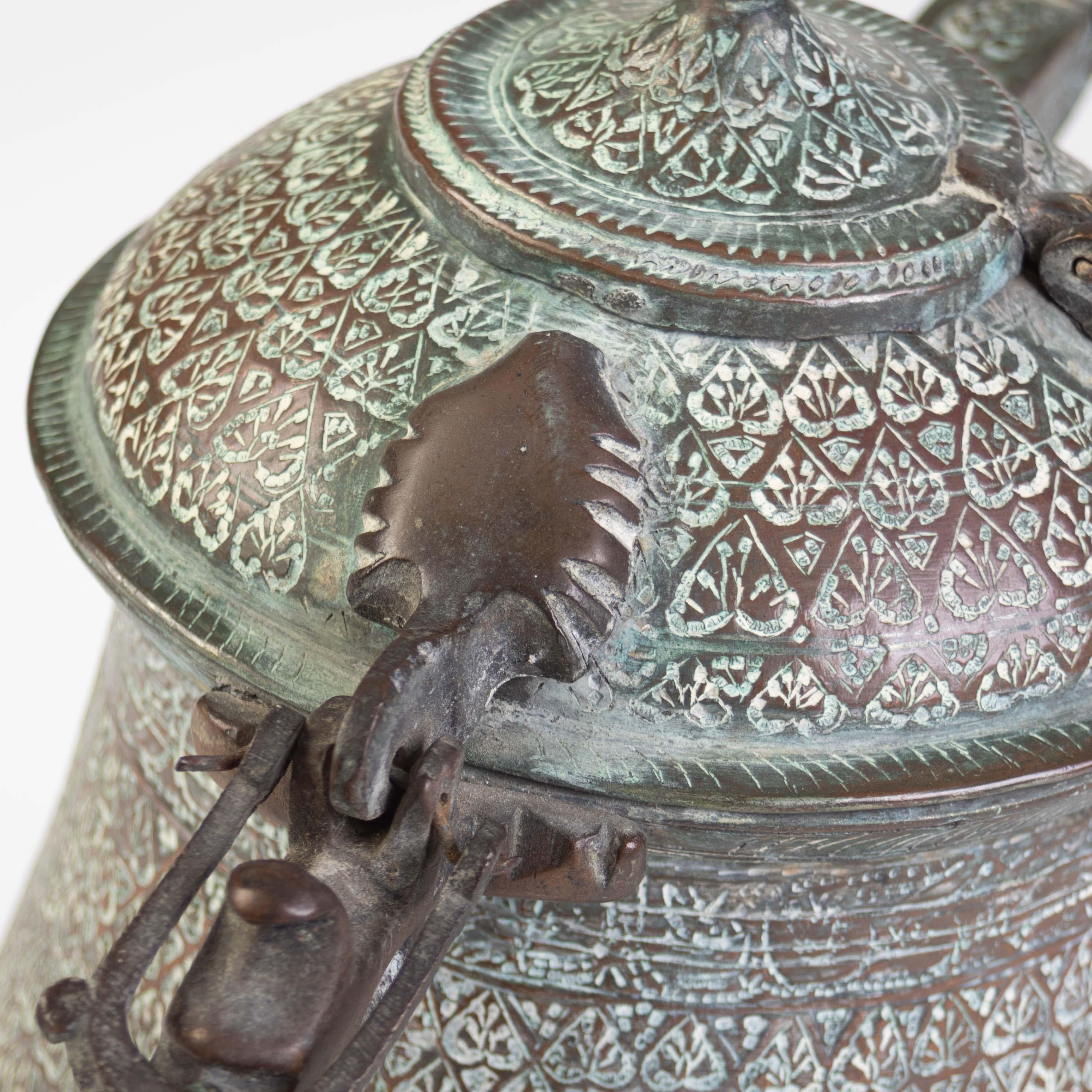 Samovar de bronce mogol de Cachemira del siglo XVIII Bronce en venta