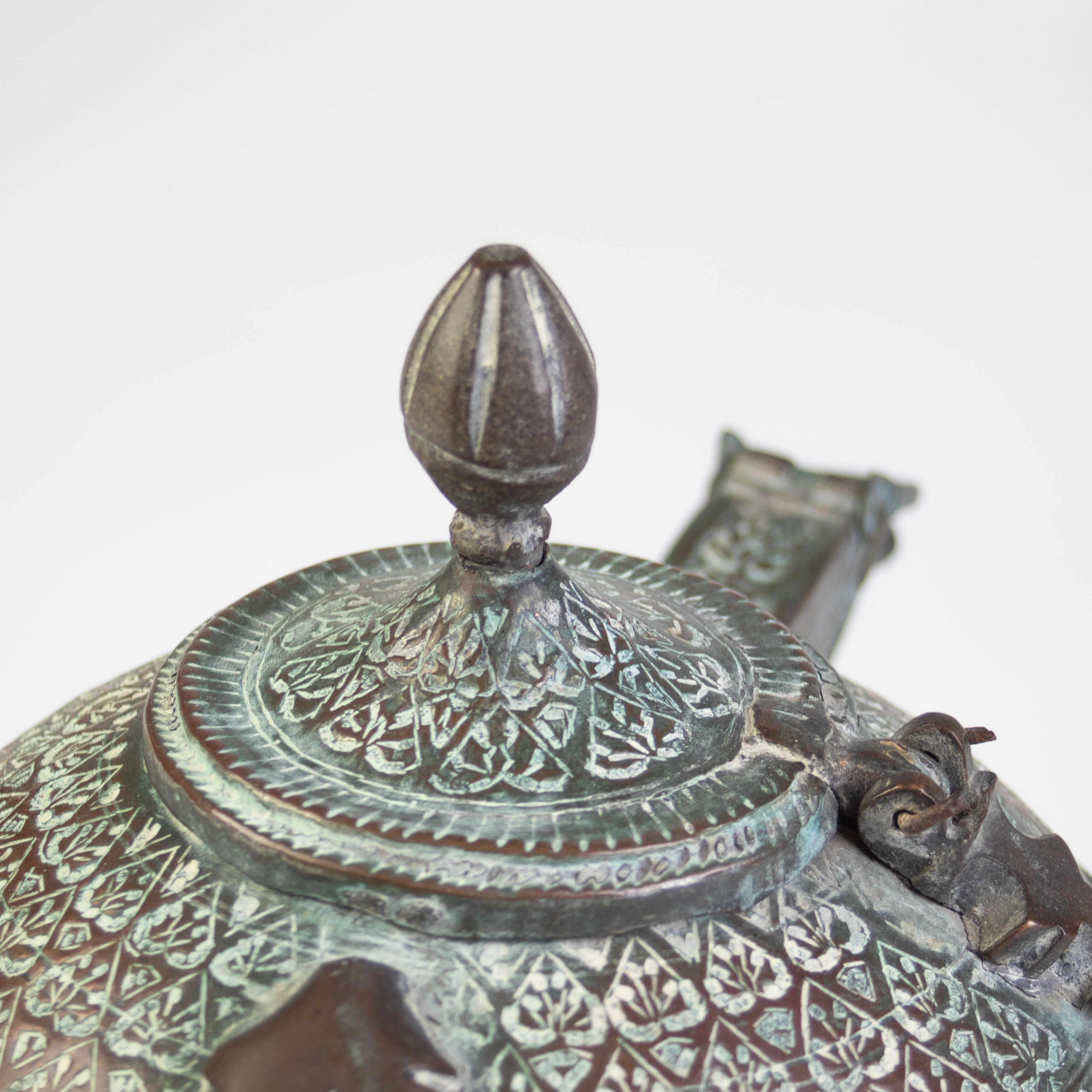Samovar de bronce mogol de Cachemira del siglo XVIII en venta 1