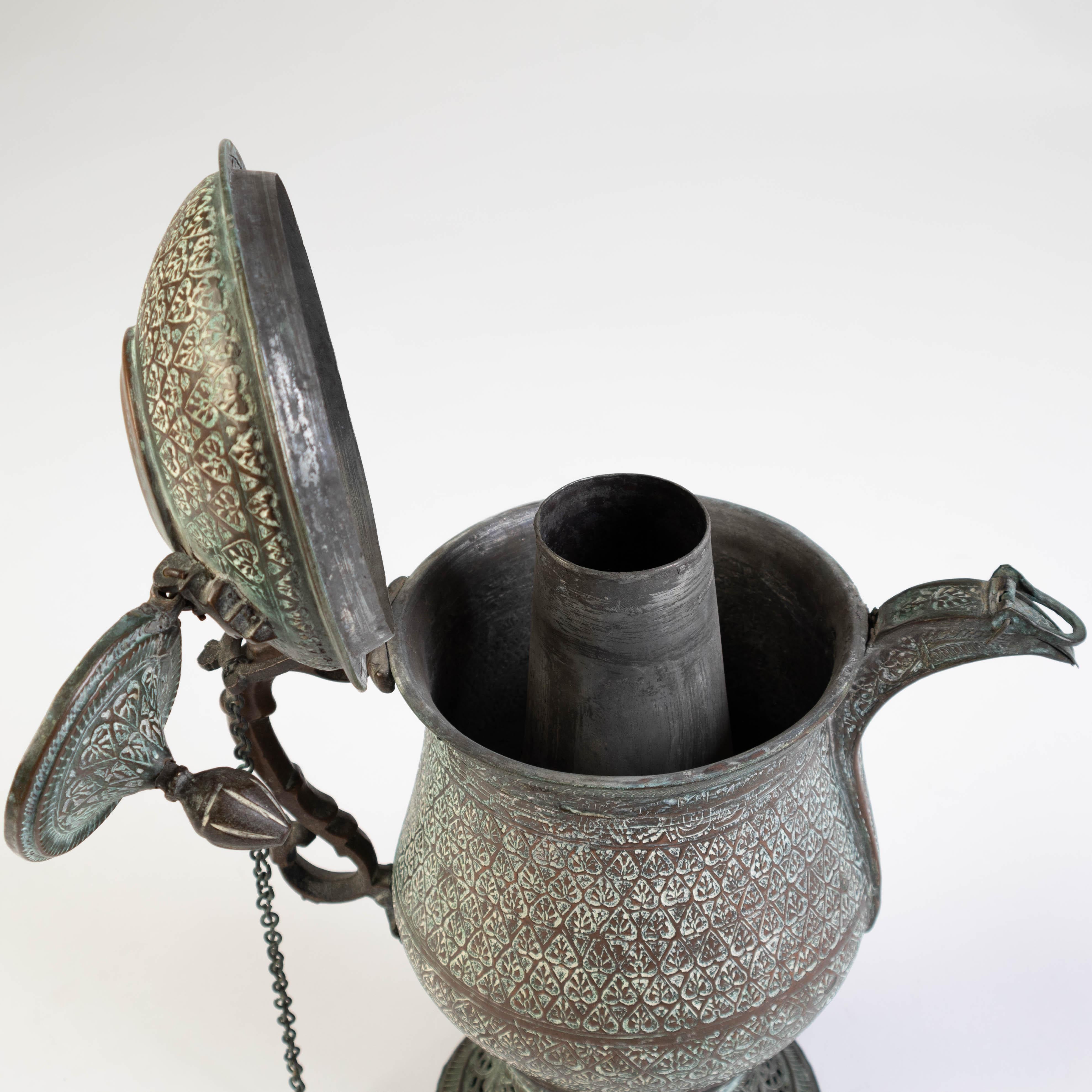 Samovar de bronce mogol de Cachemira del siglo XVIII en venta 3
