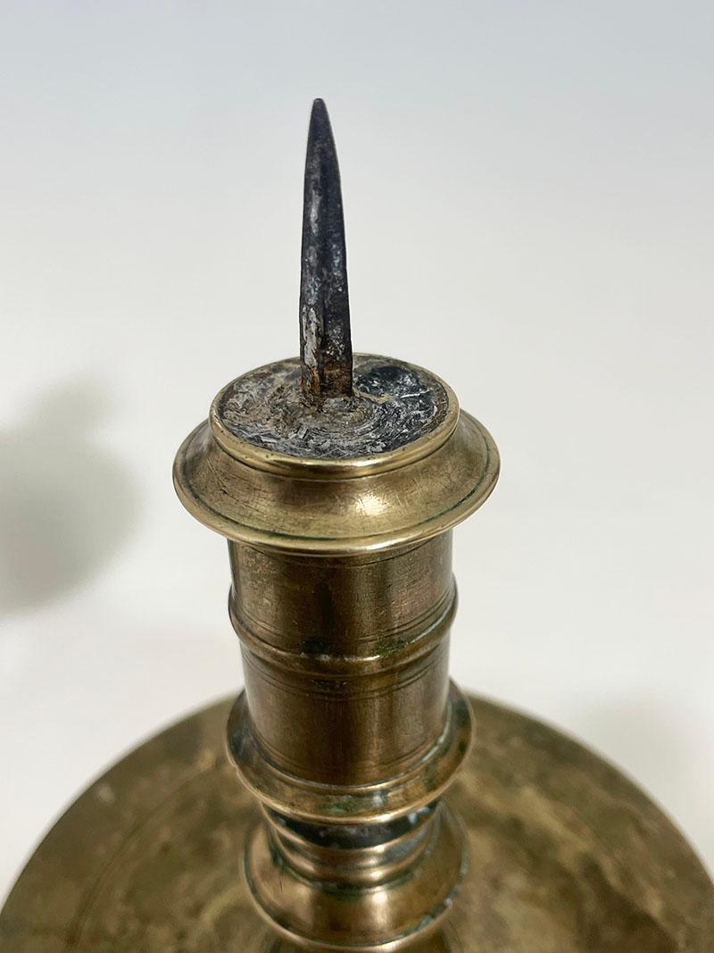 Candelieri a penna VOC in bronzo del XVIII secolo in vendita 2