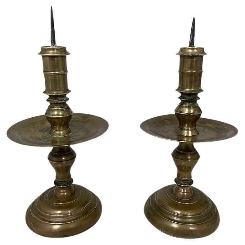 Candelieri a penna VOC in bronzo del XVIII secolo in vendita