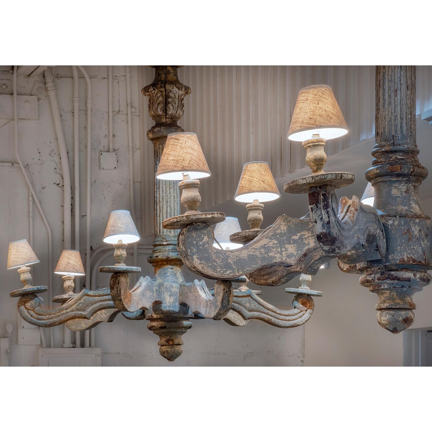 Siglo XVIII Pareja Italiana de Grandes Lustres Piamonteses - Antiguos Candelabros de Madera en venta 5