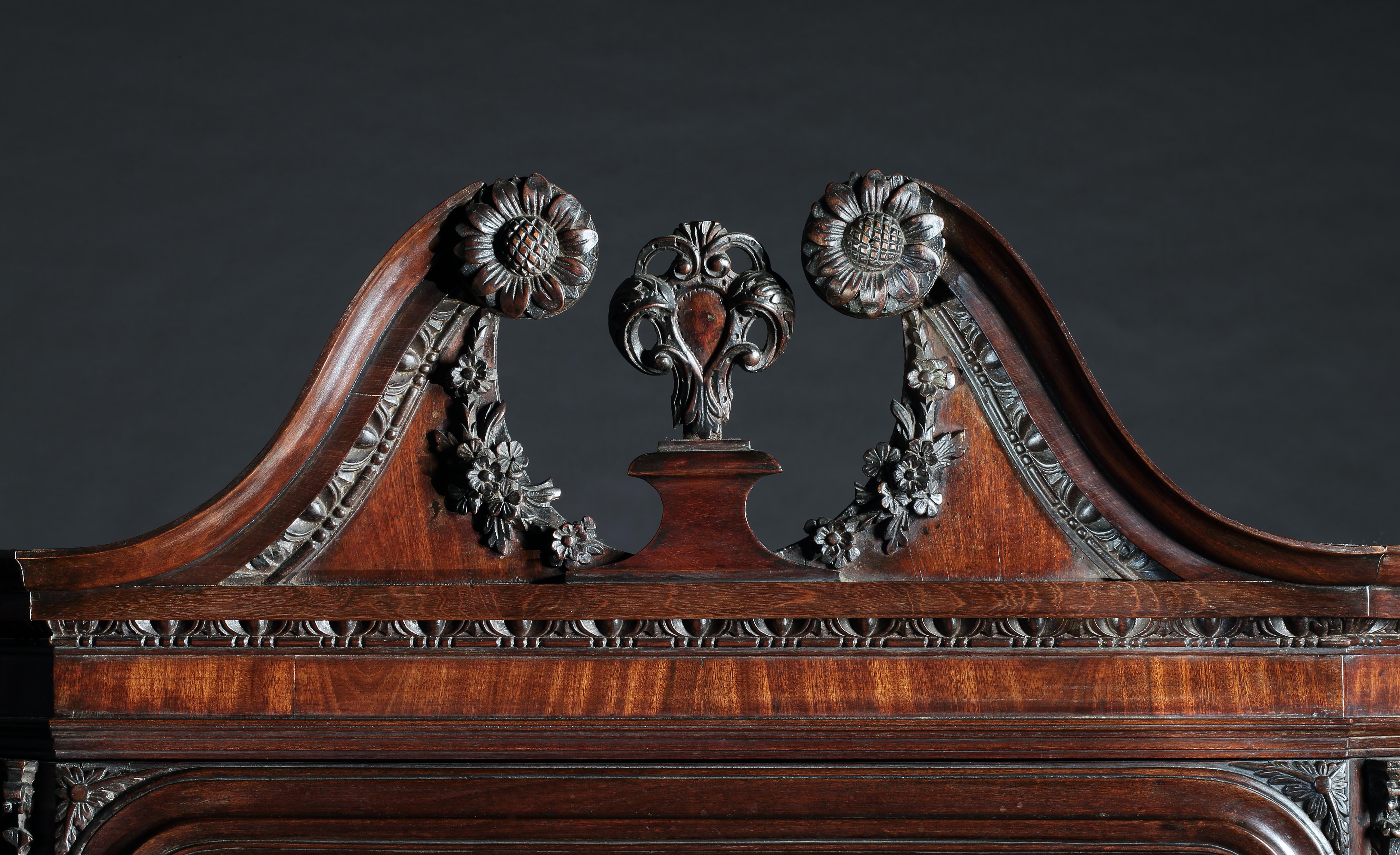 18th Century Brown Mahogany Irish Kneehole Cabinet In Good Condition For Sale In Dublin, GB