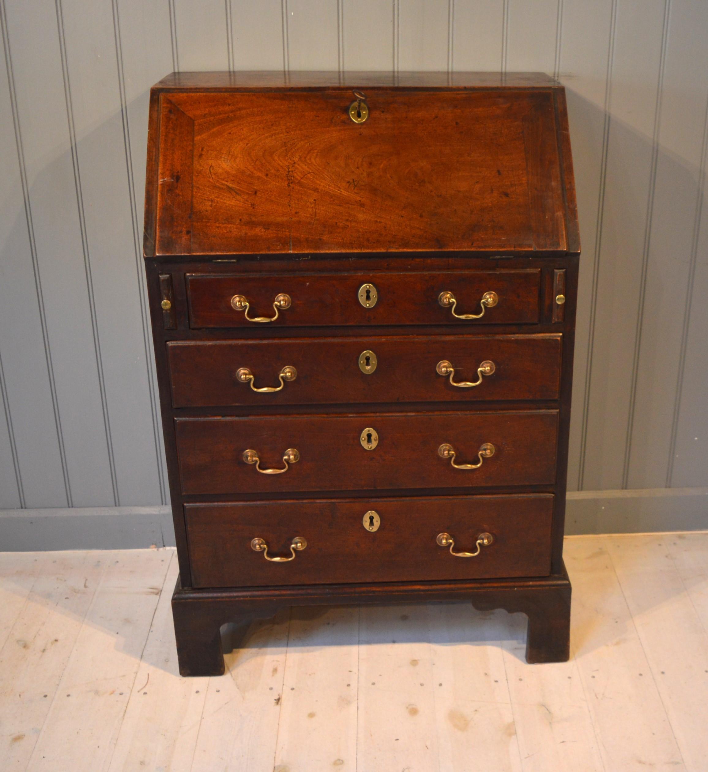 Here we have a very petite red walnut 1780 bureau, this piece is only 27 inches on the Carcas and  28 inches over all .
the bureau has an untouched colour, and is nice to be in red walnut ,the handles have been replaced but are period and have been