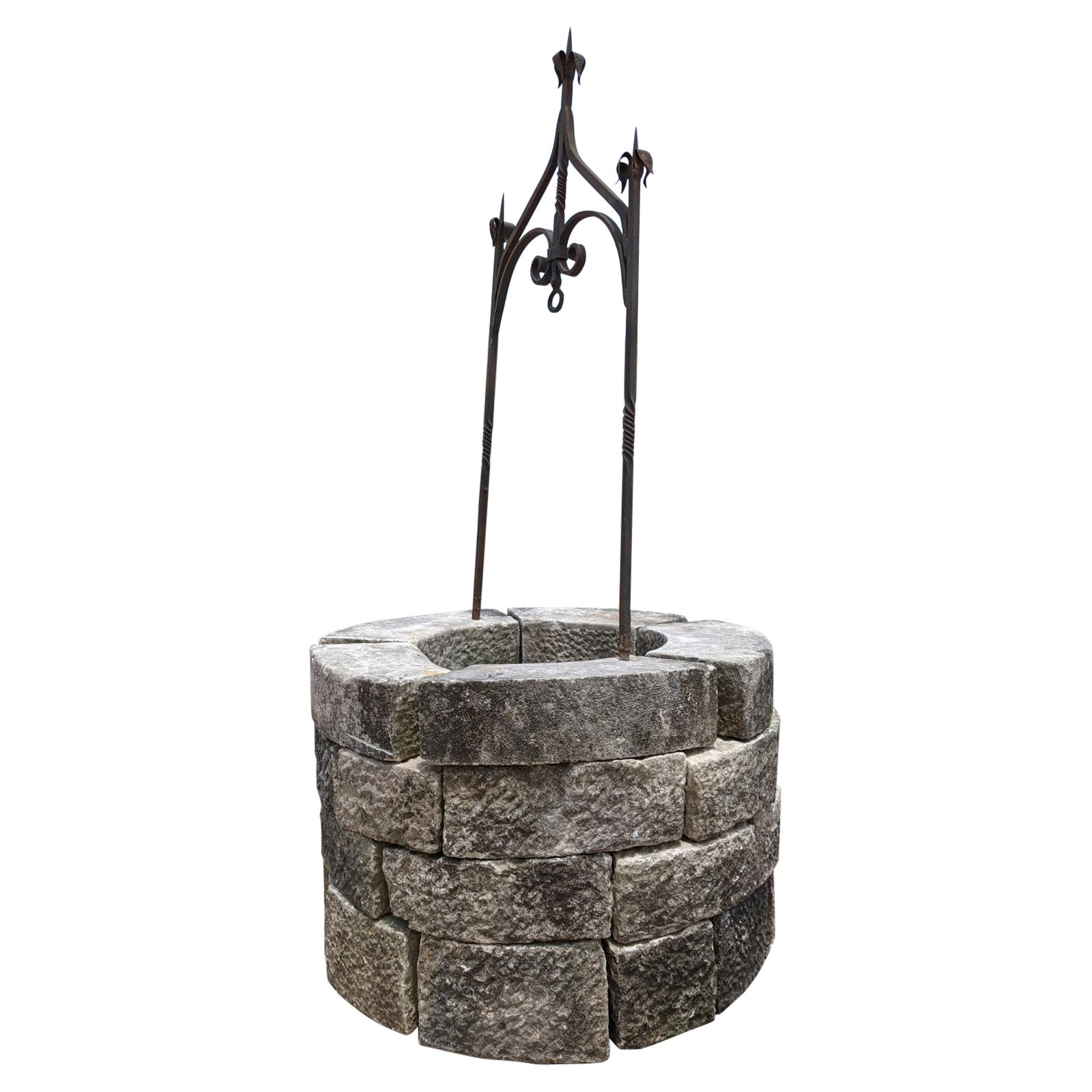 Pozo de piedra caliza de Borgoña del siglo XVIII
