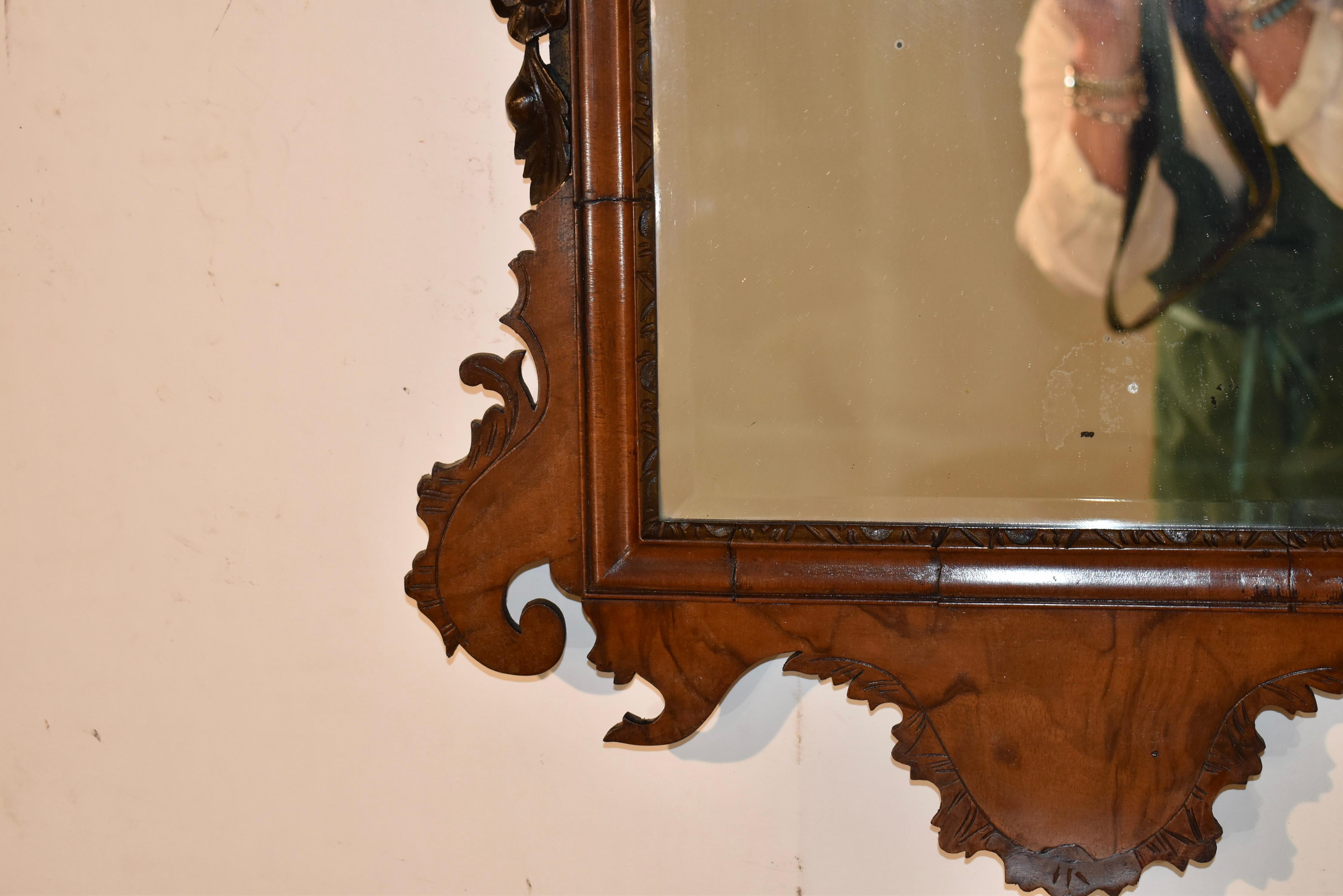 Miroir Chippendale du 18e siècle en ronce de noyer Bon état - En vente à High Point, NC