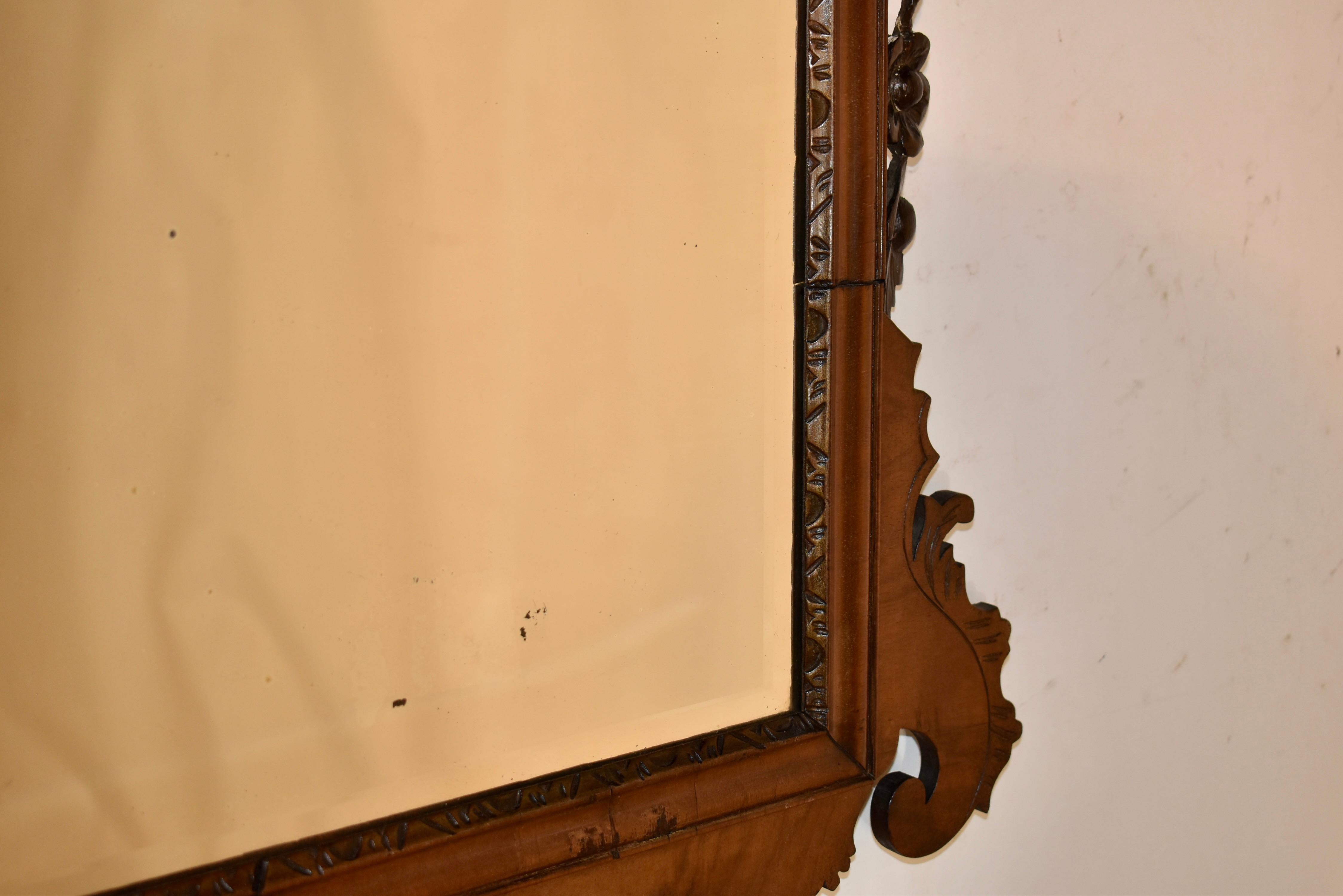 Miroir Chippendale du 18e siècle en ronce de noyer en vente 3
