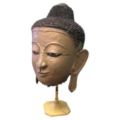 Burmese Buddha-Kopf aus dem 18. Jahrhundert, gefertigt in vergoldetem Trockenlack