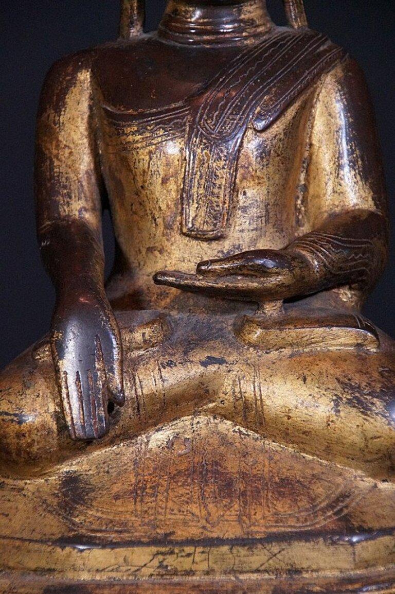 statue de Bouddha birman du XVIIIe siècle provenant de Birmanie en vente 6