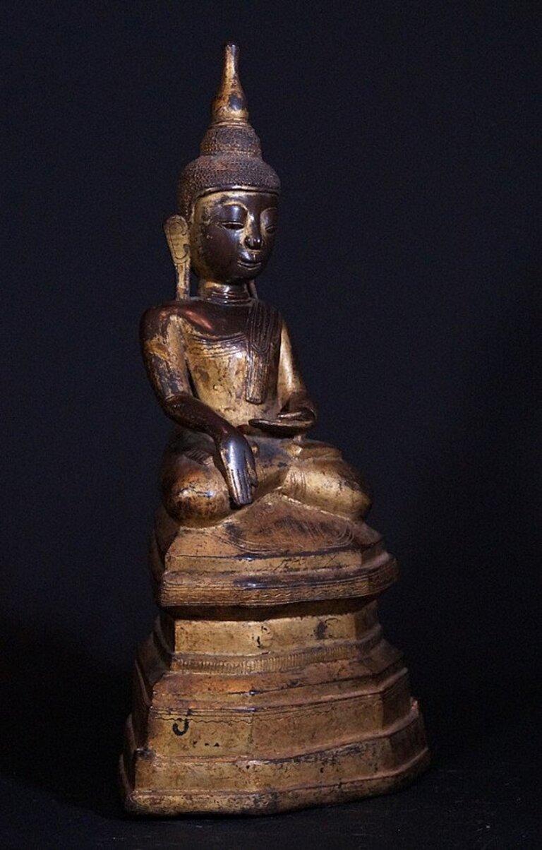 18th Century Burmese Buddha Statue from Burma For Sale 1