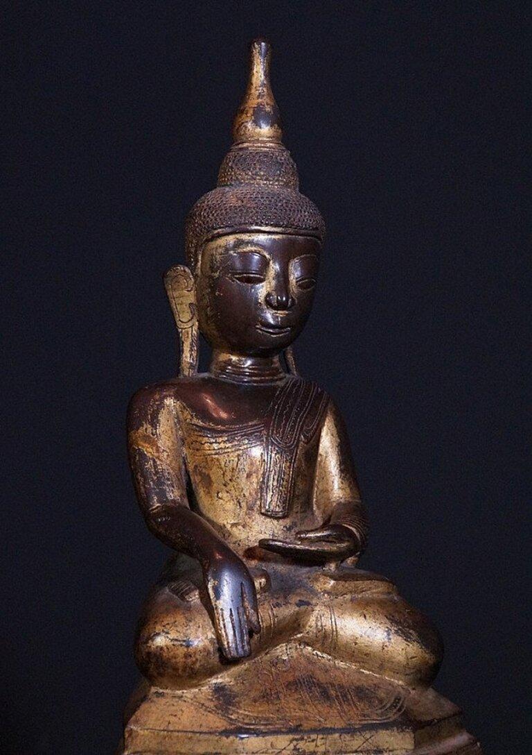 18th Century Burmese Buddha Statue from Burma For Sale 2