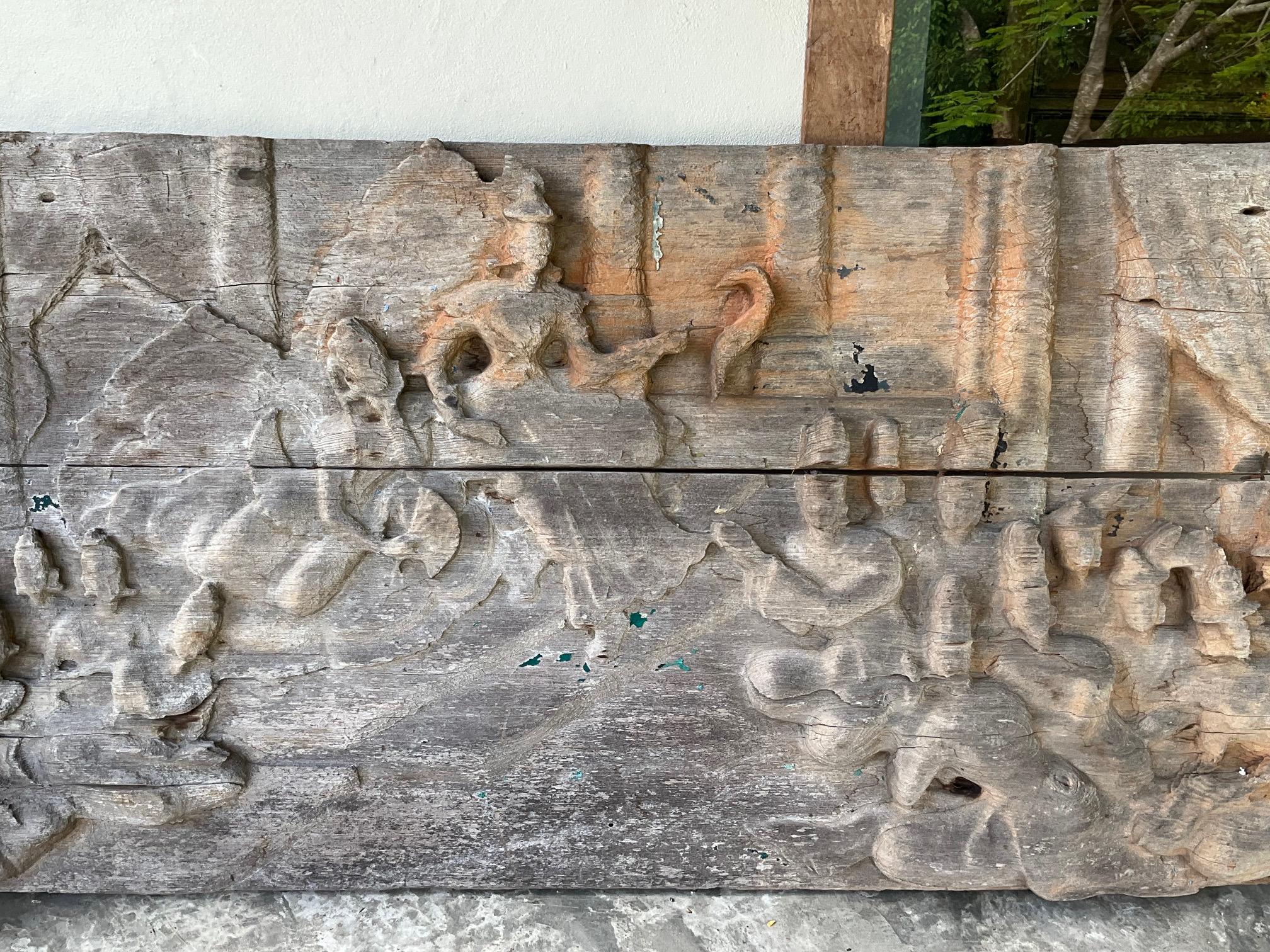 Birman Panneau en teck sculpté birman du XVIIIe siècle - Scène de la vie du Bouddha en vente