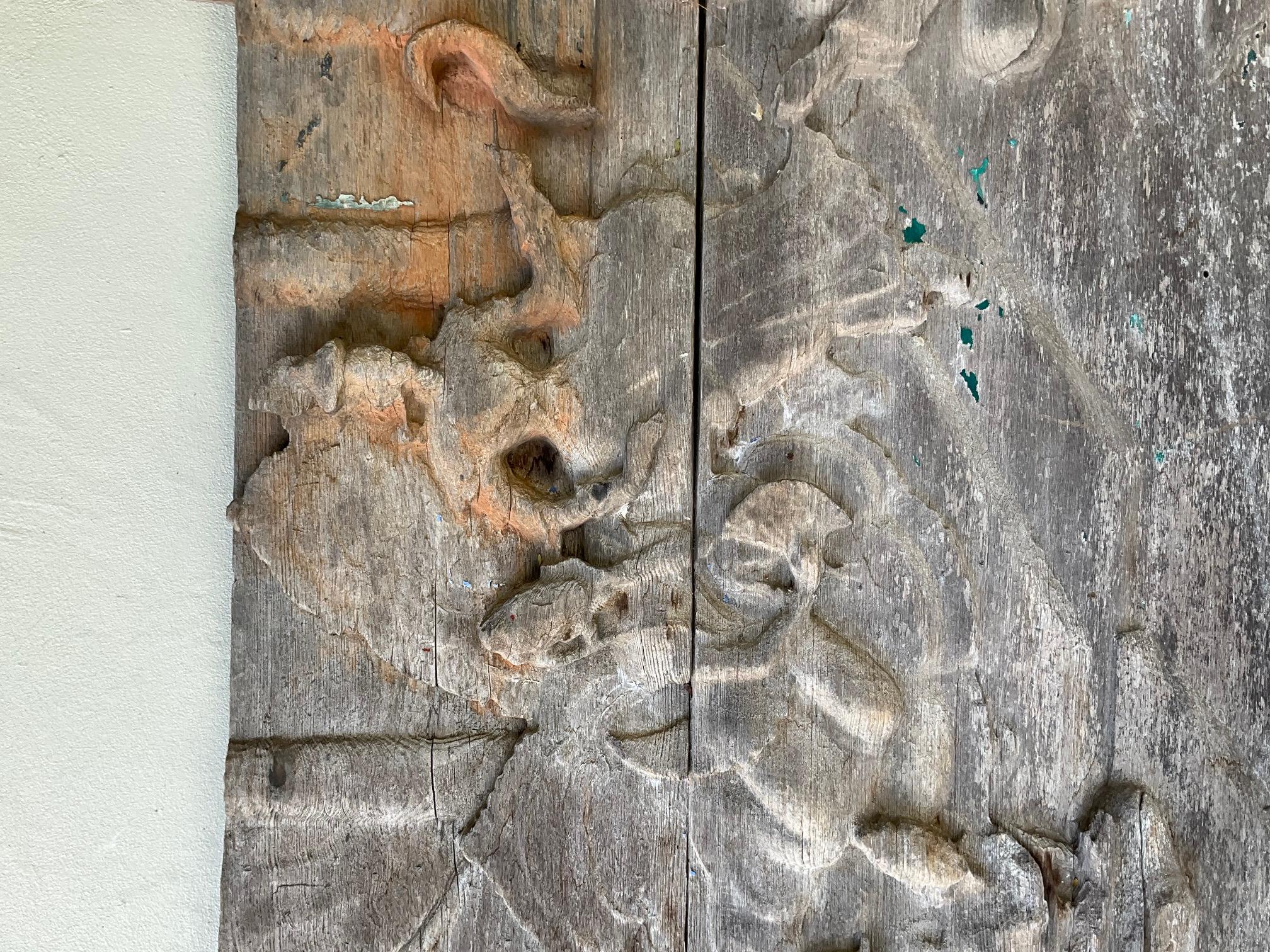 Teck Panneau en teck sculpté birman du XVIIIe siècle - Scène de la vie du Bouddha en vente