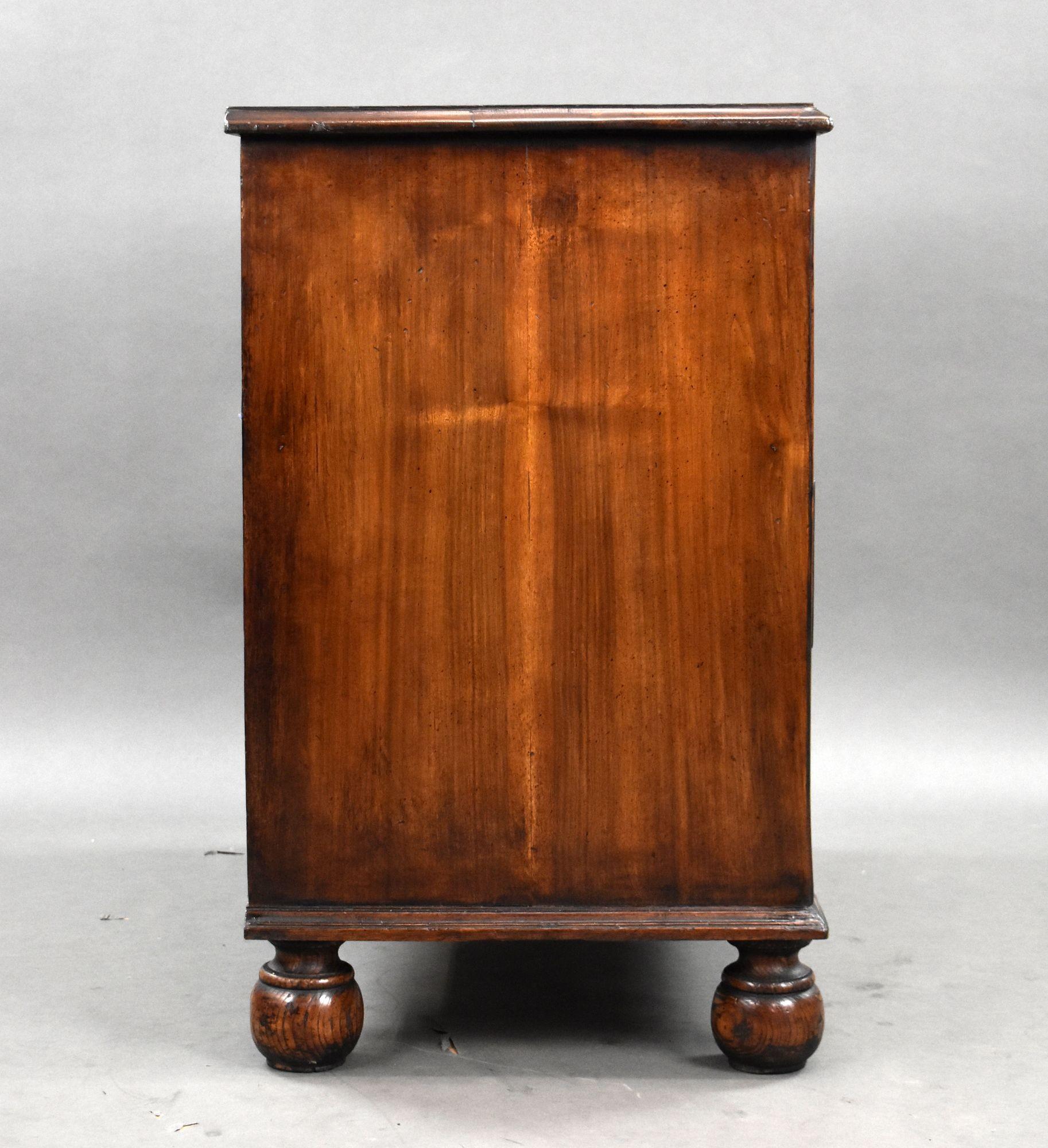 Anglais 18th Century Burr Walnut Chest of Drawers en vente