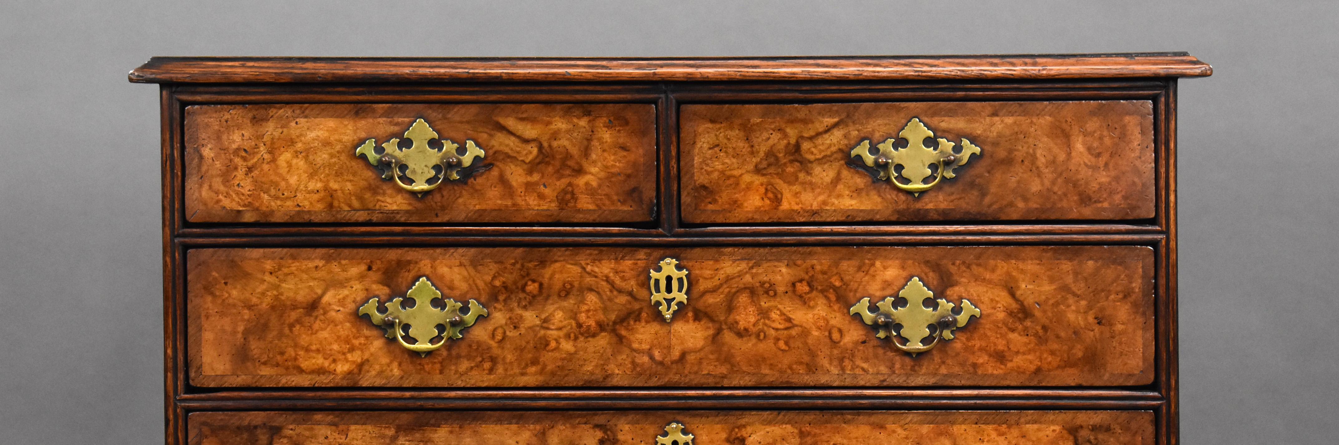 Noyer 18th Century Burr Walnut Chest of Drawers en vente