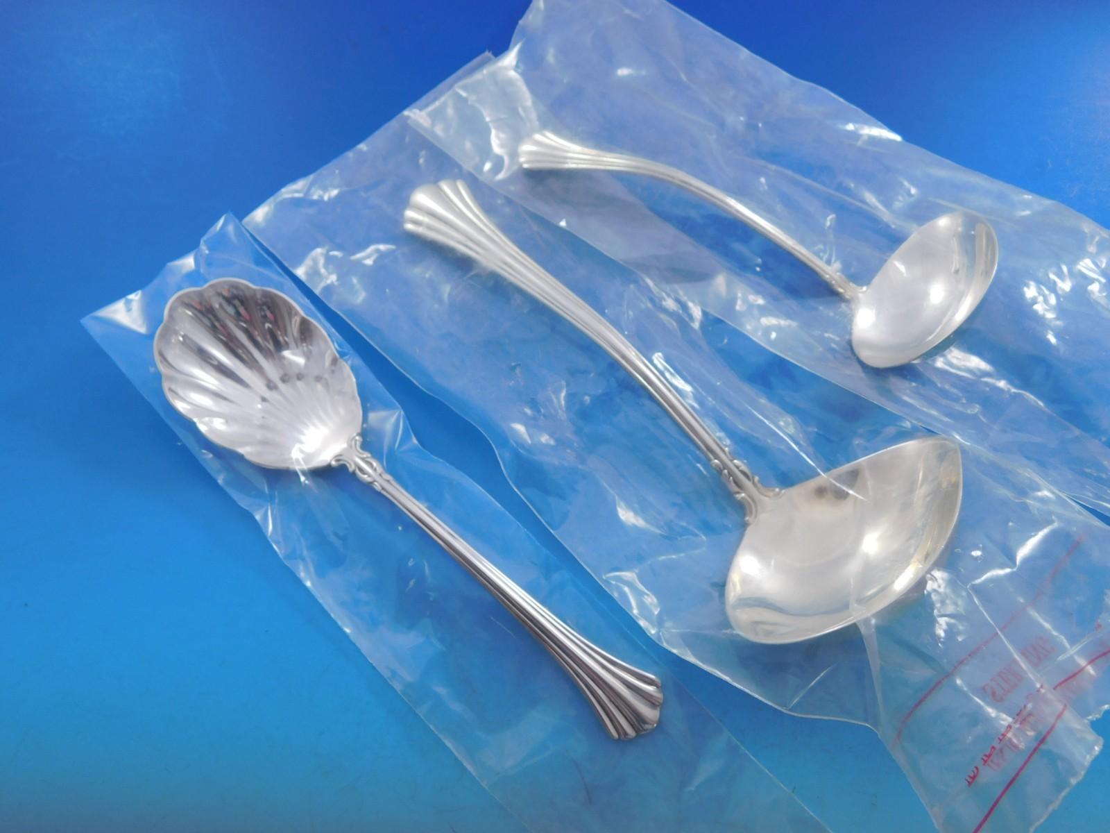 XX secolo 18° Secolo di Reed & Barton Posate in argento sterling per 12 persone Set 149 pezzi Non usato in vendita