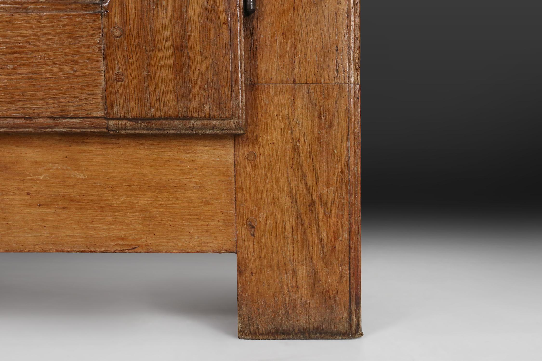 18th Century and Earlier 18th Century Cabinet For Sale