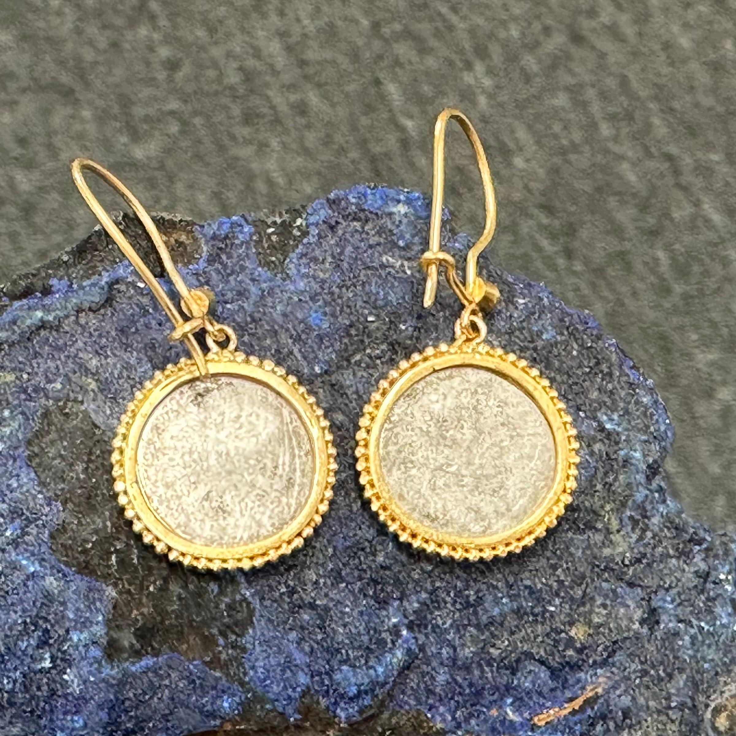 18 Karat Gold Ohrringe Kambodscha Hamsa Vogelmünze Diamanten aus dem 18. Jahrhundert  für Damen oder Herren im Angebot