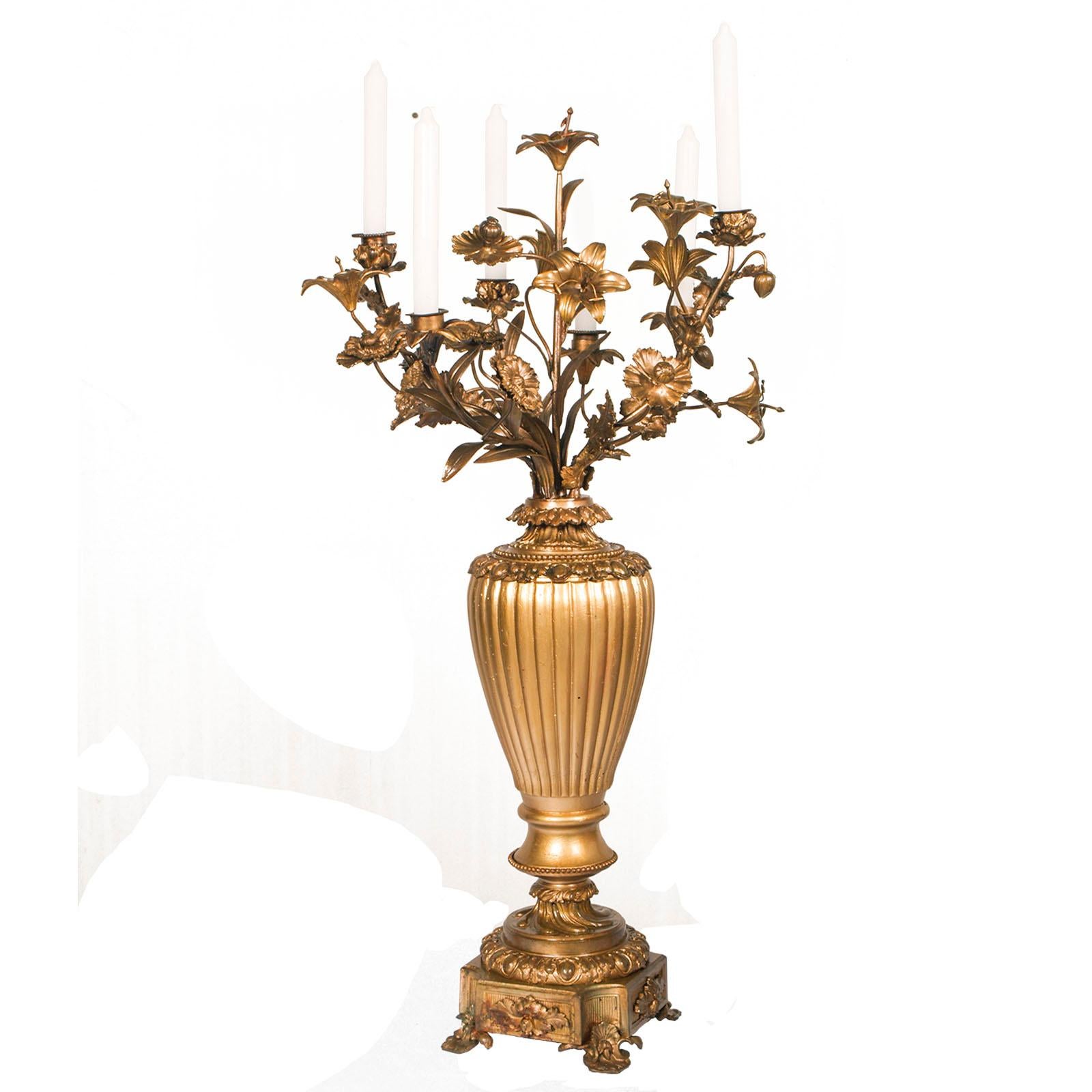 Precious 1700s Baroque French candelabrum, in golden bronze and gilt wood of walnut. 
Wonderful as a table centerpiece or to embellish a corner of the dining room

Measures cm: Height 82 x diameter 40.