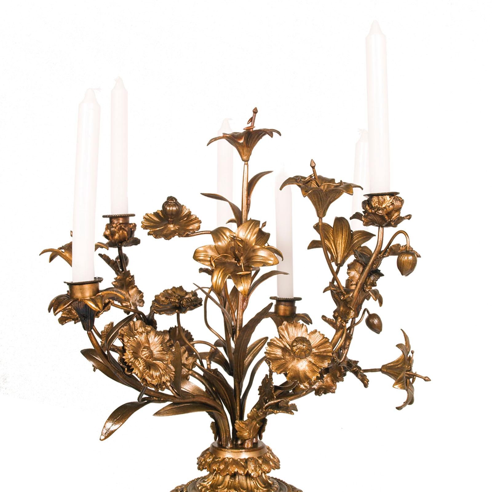 18th Century Six Candle Candlestick Candelabrum in gilt Bronze & gilt walnut In Good Condition For Sale In Vigonza, Padua