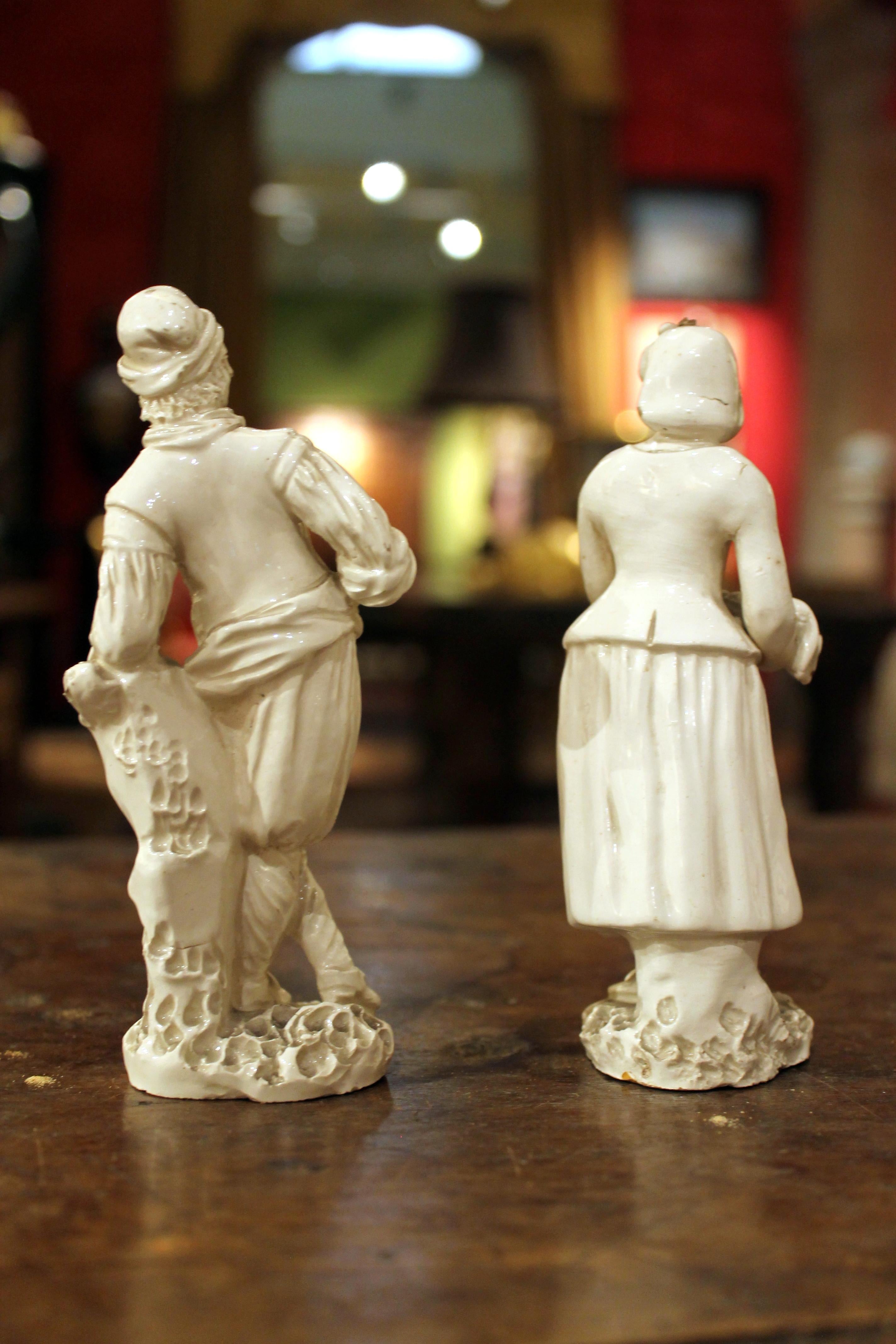 Rococo Figurines masculines et féminines en porcelaine à glaçure blanche du XVIIIe siècle de Capodimonte en vente