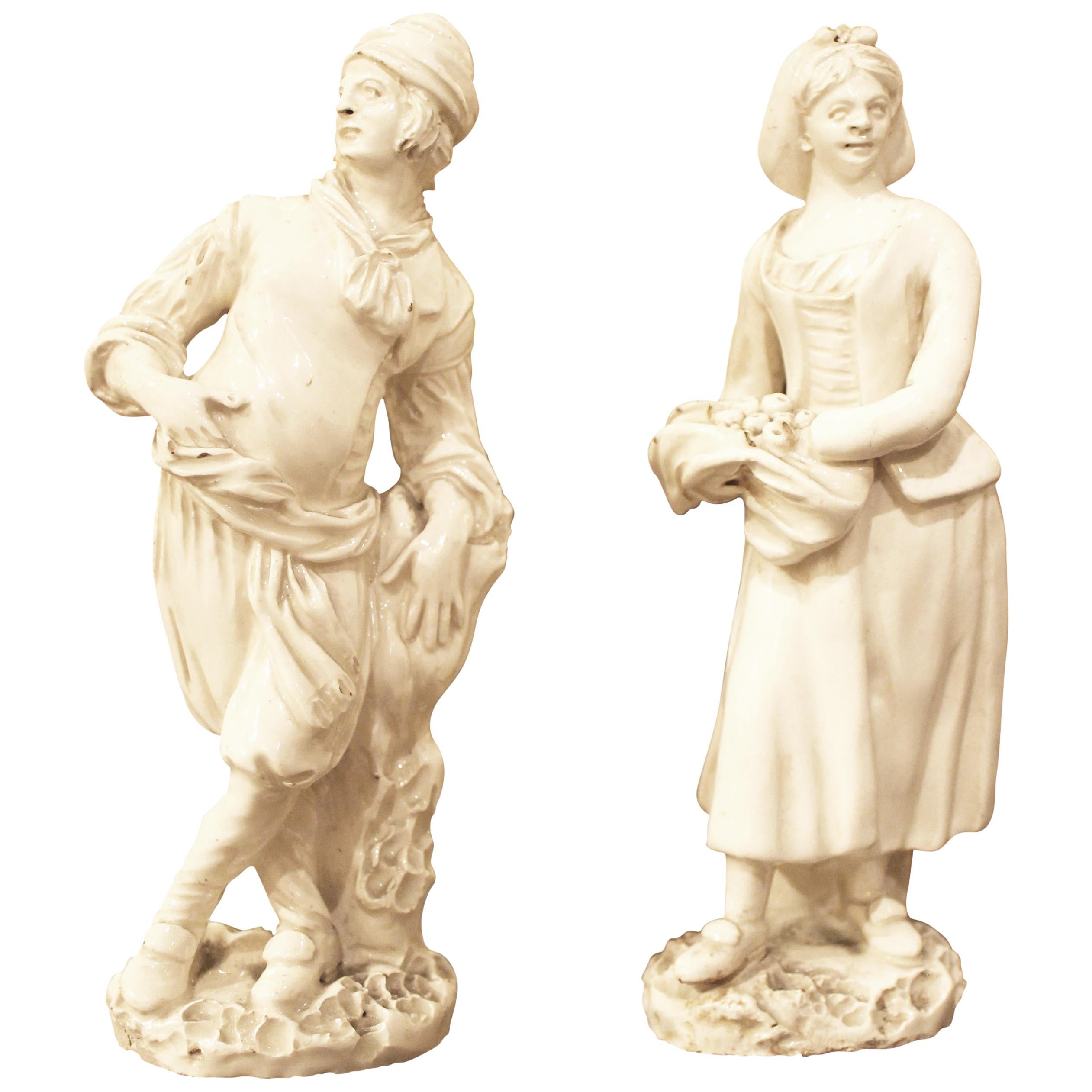 Figurines masculines et féminines en porcelaine à glaçure blanche du XVIIIe siècle de Capodimonte