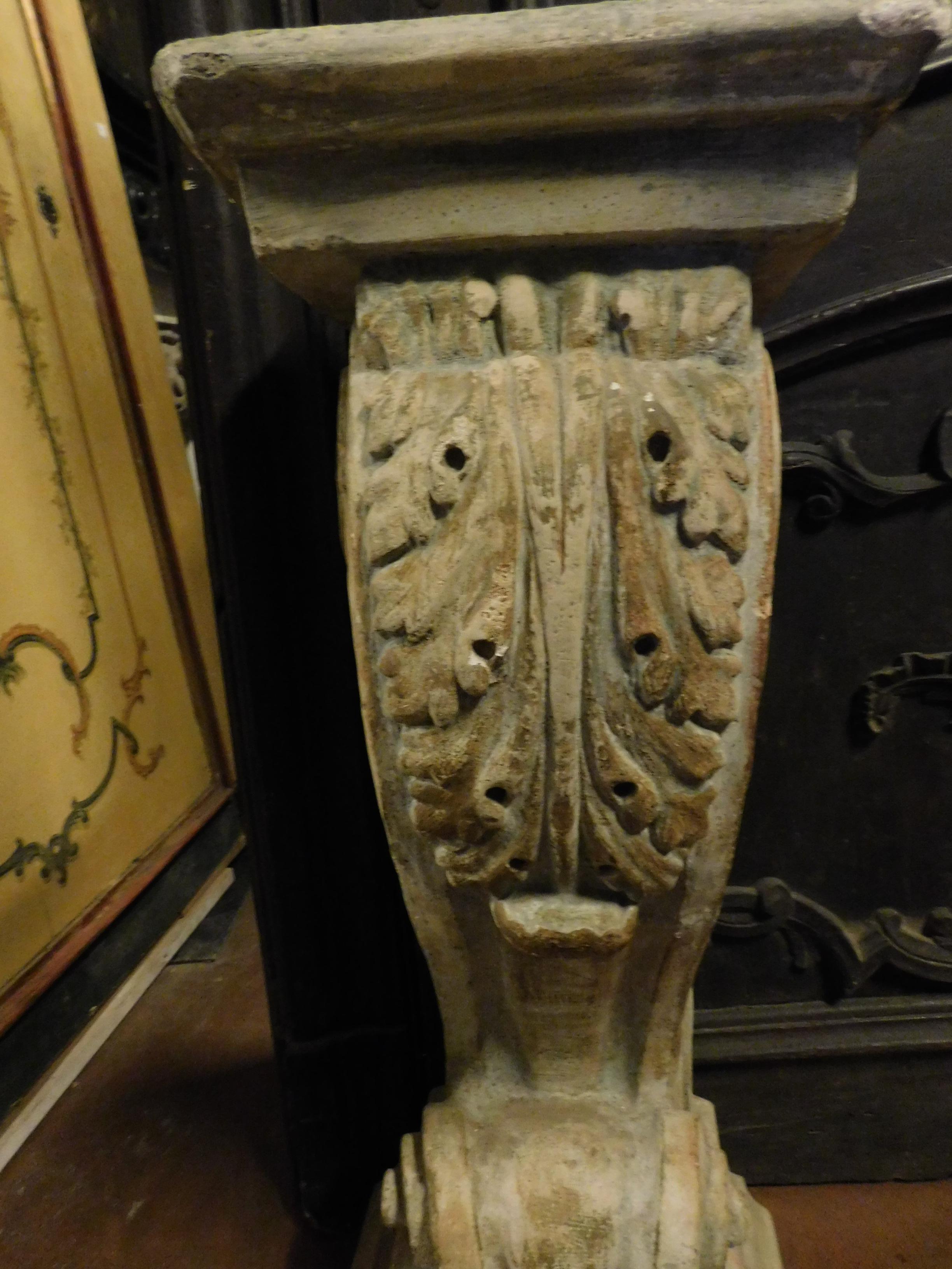 18. Jahrhundert „“Caposcala“ für Eingangs- oder Steinstatuen-Regal (Handgeschnitzt) im Angebot