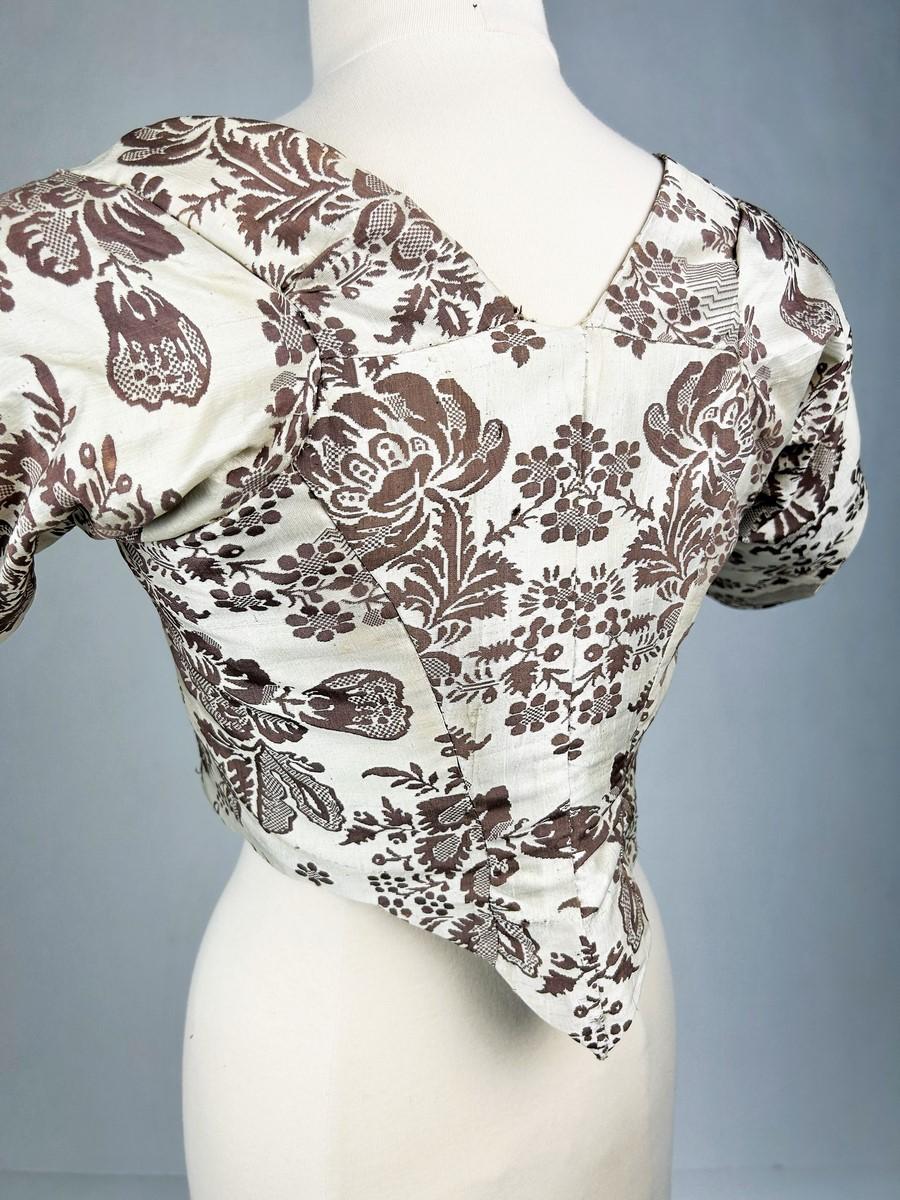 Caraco del XVIII secolo in taffetà di seta broccato - Francia Circa 1780 in vendita 2