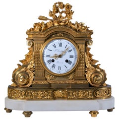 Pendule de cheminée du 18e siècle en marbre de Carrare et bronze doré, F. Berthoud