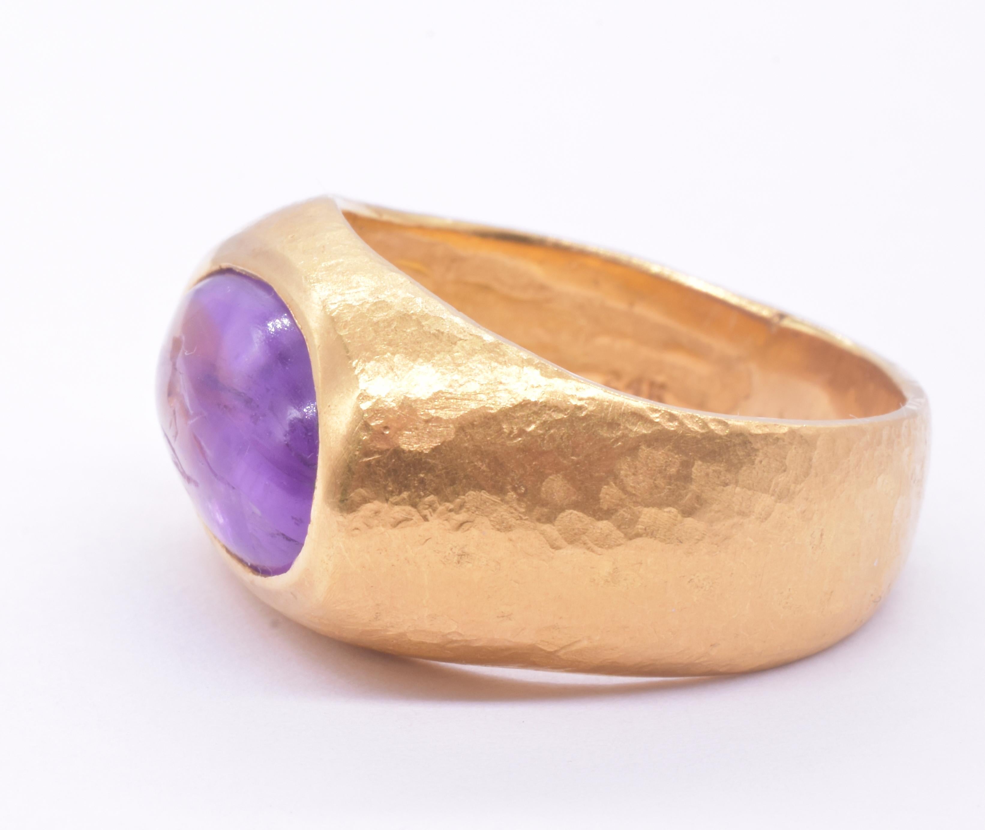 18th Century carved amethyst bird intaglio in later 24K mounted Signet Ring In Excellent Condition In Baltimore, MD